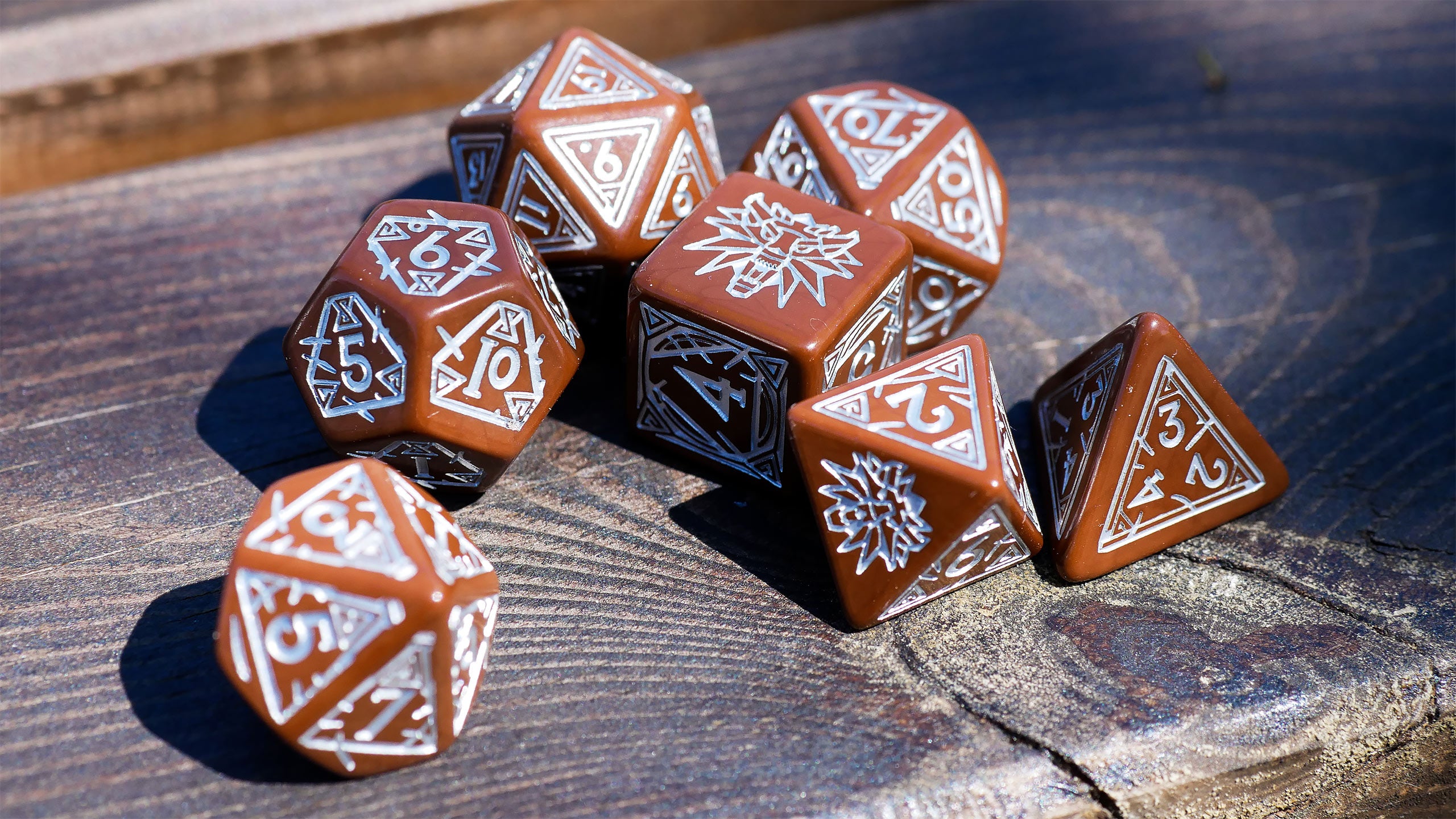 Zdjęcie produktu Wiedźmin - Geralt Towarzysz Płotki RPG Zestaw Kości 7-częściowy z monetą kolekcjonerską