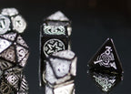 Zdjęcie produktu Wiedźmin - Yennefer Obsidian Star RPG Zestaw Kości 7-częściowy z monetą kolekcjonerską