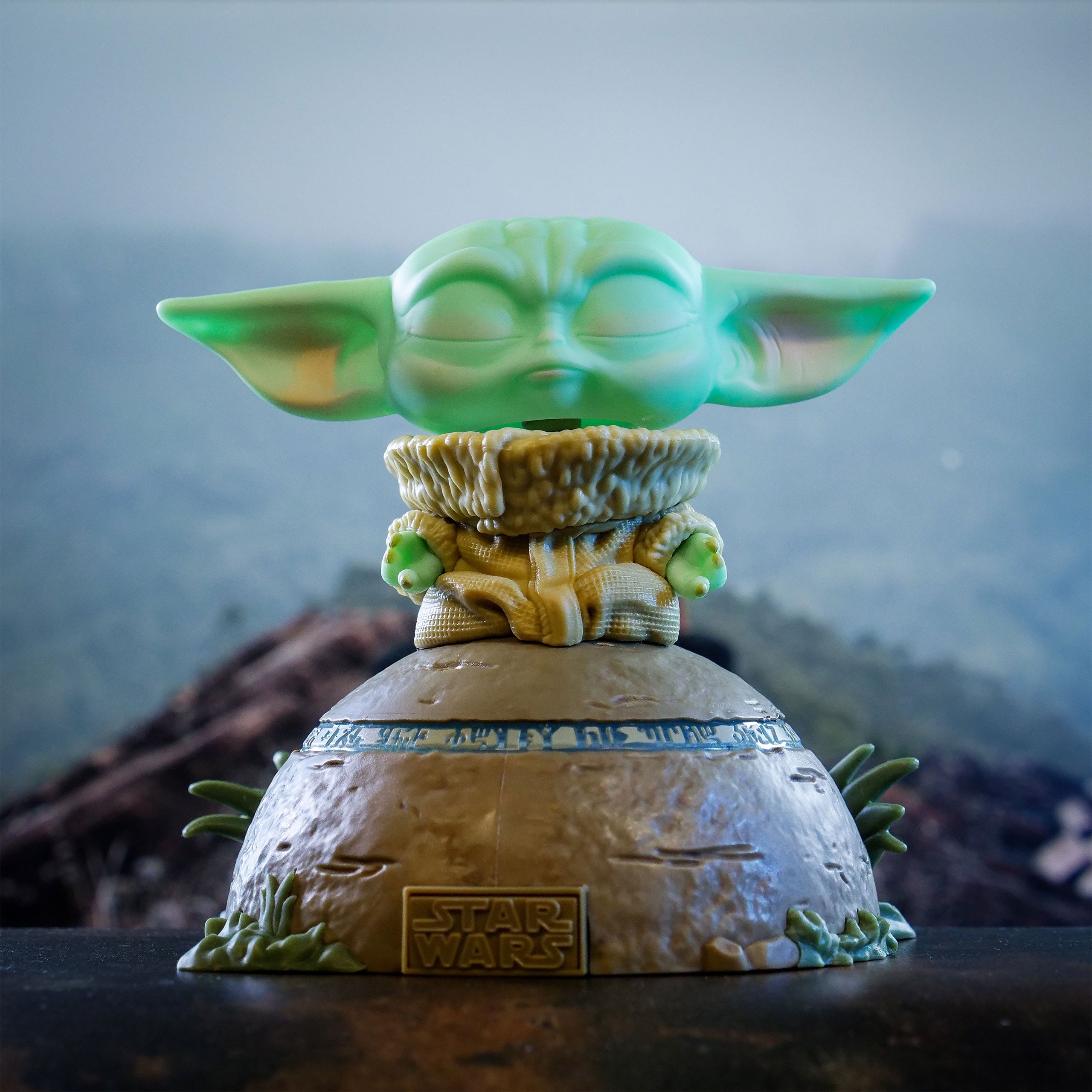 Zdjęcie produktu Grogu używający Mocy Funko Pop figurka z efektami świetlnymi i dźwiękowymi - Star Wars The Mandalorian