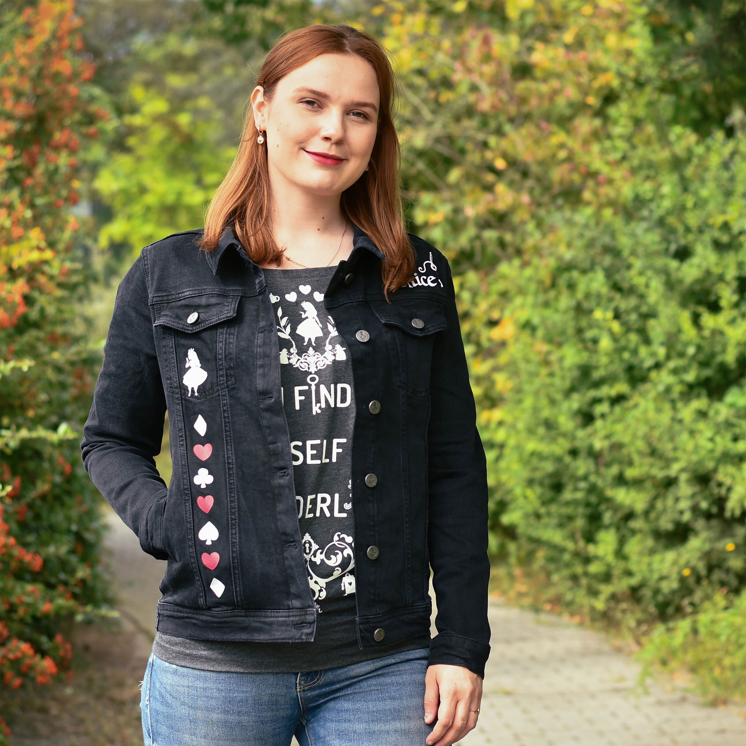 Zdjęcie produktu Alicja w Krainie Czarów - Czarna kurtka jeansowa damska
