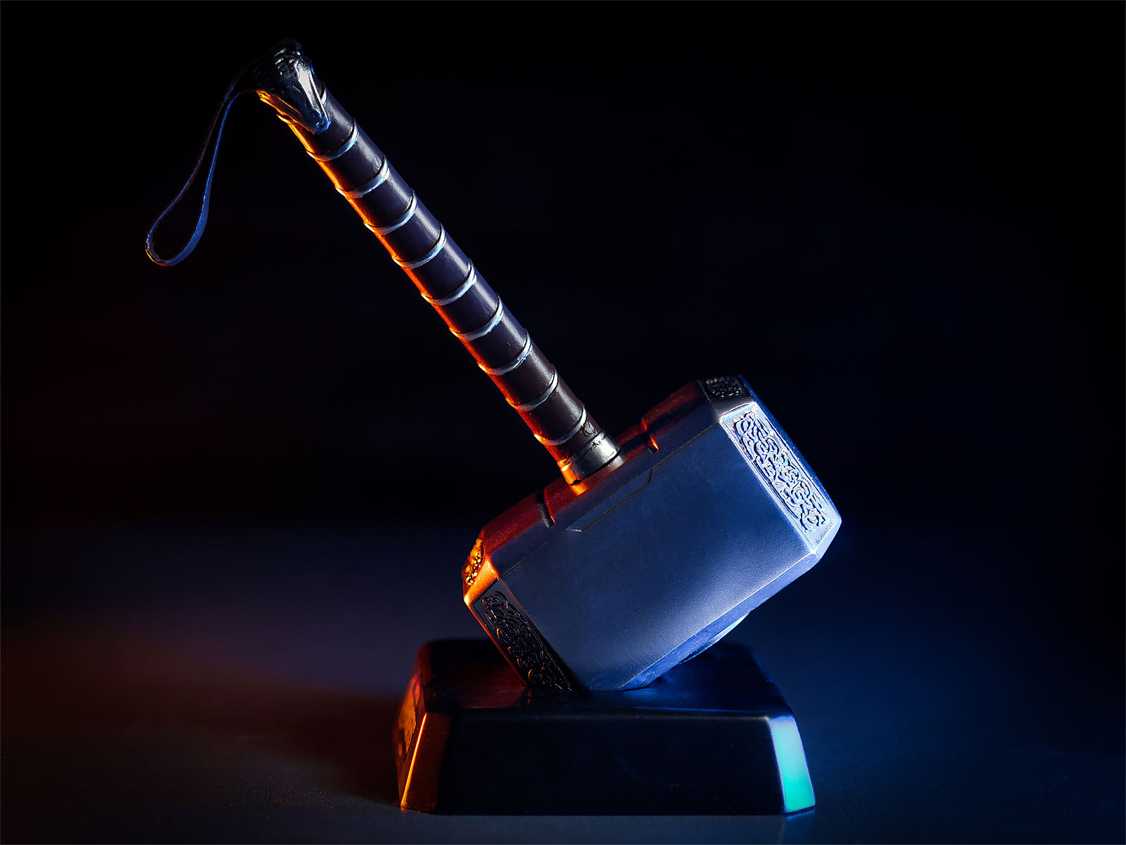 Zdjęcie produktu Thor - replika młota Mjölnira z kolekcji Marvel Museum