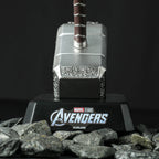 Zdjęcie produktu Thor - replika młota Mjölnira z kolekcji Marvel Museum