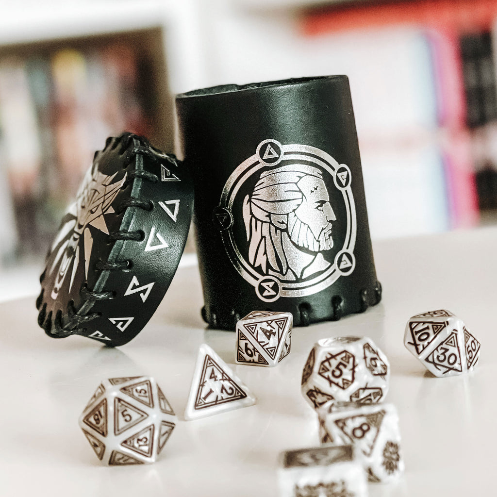 Zdjęcie produktu Wiedźmin - Geralt RPG kubek na kości czarny