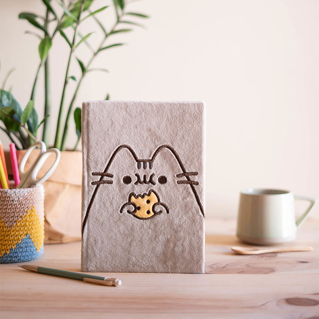 Zdjęcie produktu Pusheen - Pluszowy Notatnik z Ciasteczkiem