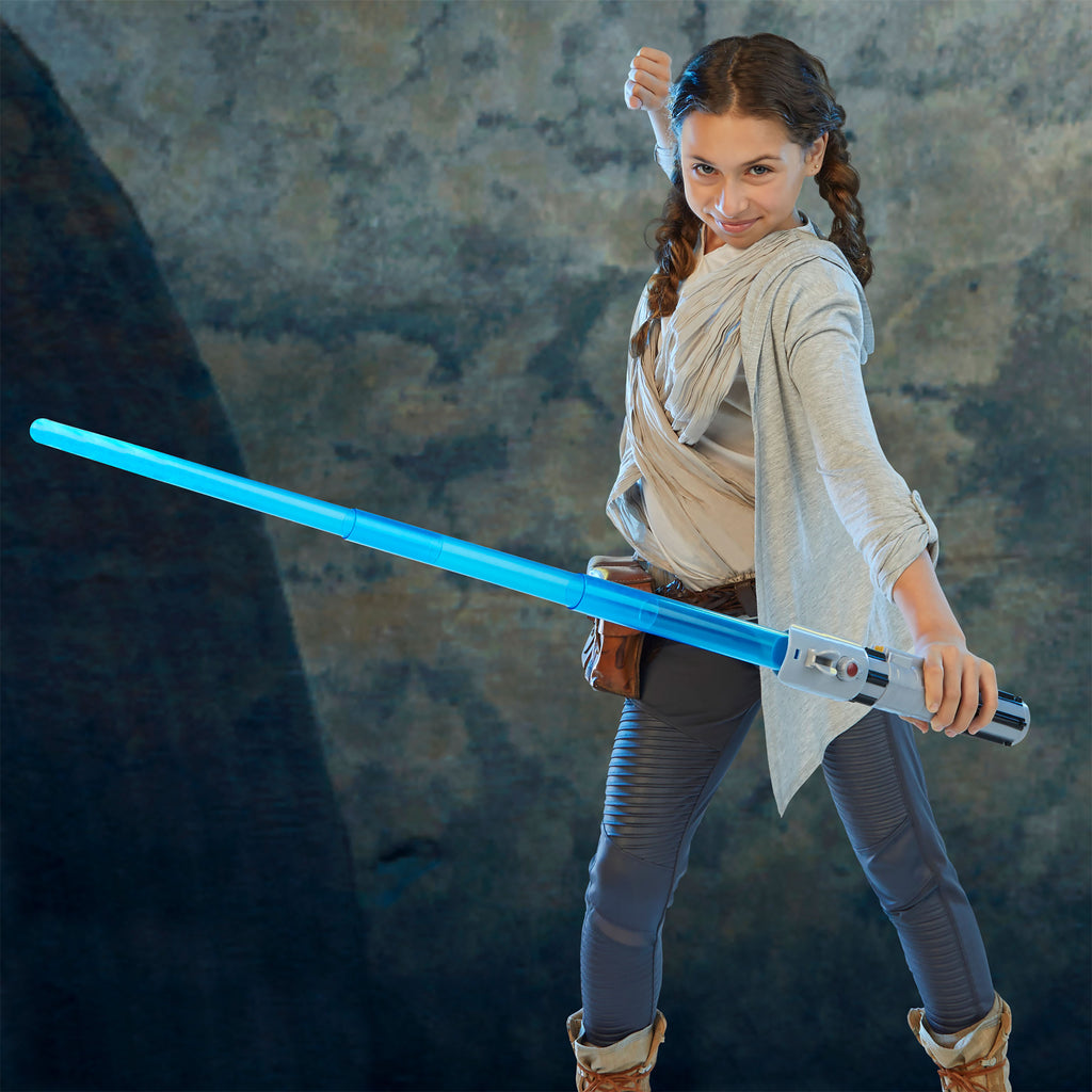 Zdjęcie produktu Star Wars - Miecz świetlny Luke'a Skywalkera Forge z efektem świetlnym i dźwiękowym