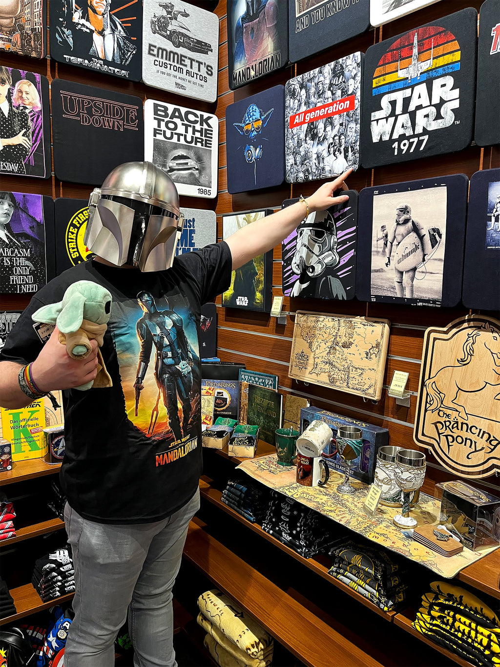 Zdjęcie produktu Through The Galaxy T-Shirt czarny - Star Wars Mandalorian