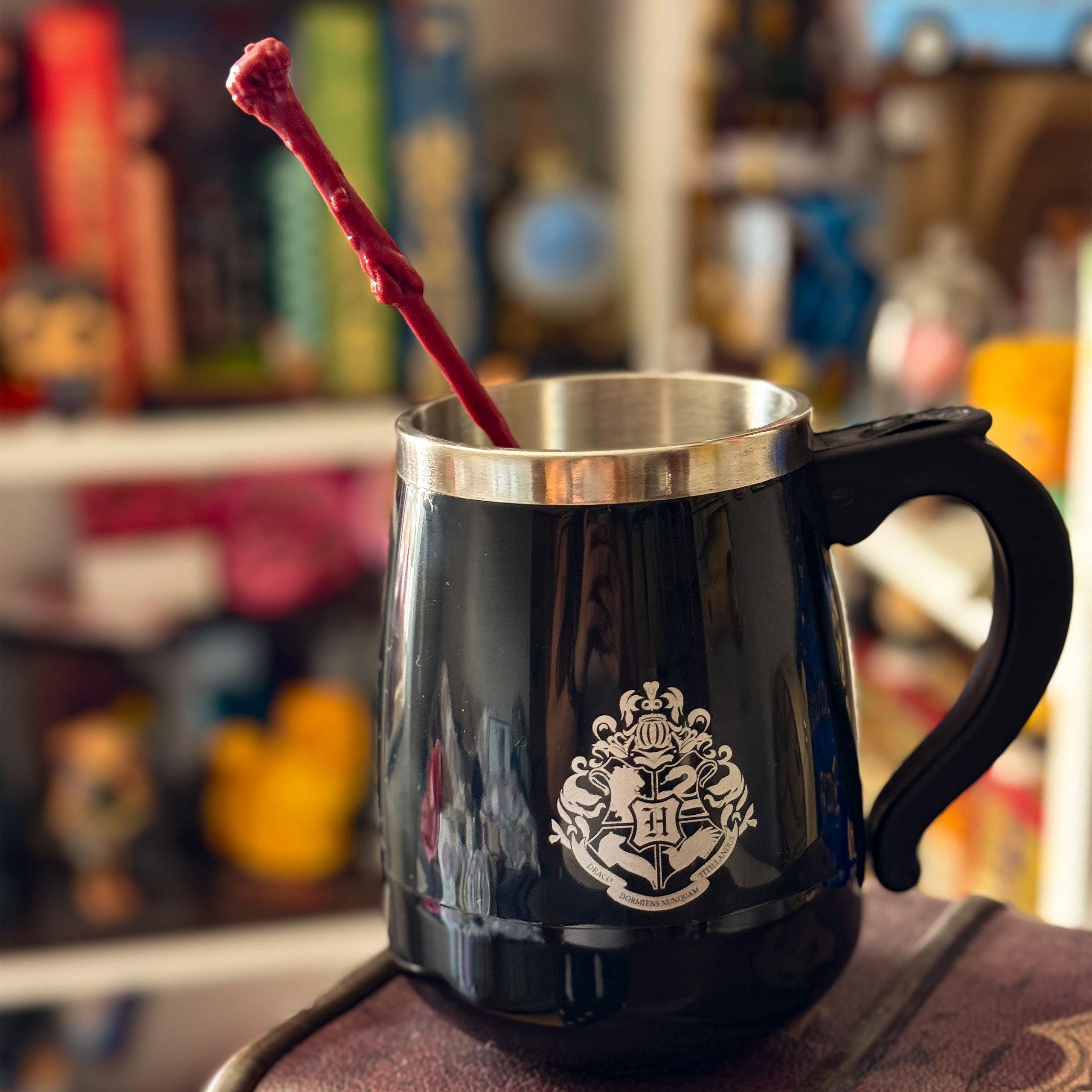 Zdjęcie produktu Harry Potter - Kubek Hogwarts z funkcją mieszania i różdżką