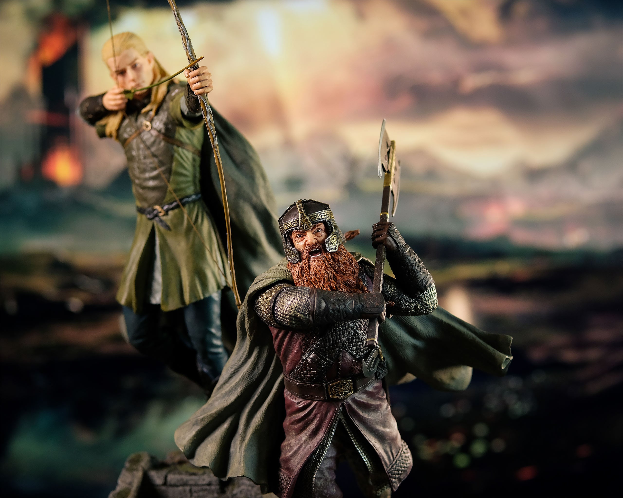 Product image The Lord of the Rings - Legolas and Gimli Deluxe Figure 46 cm