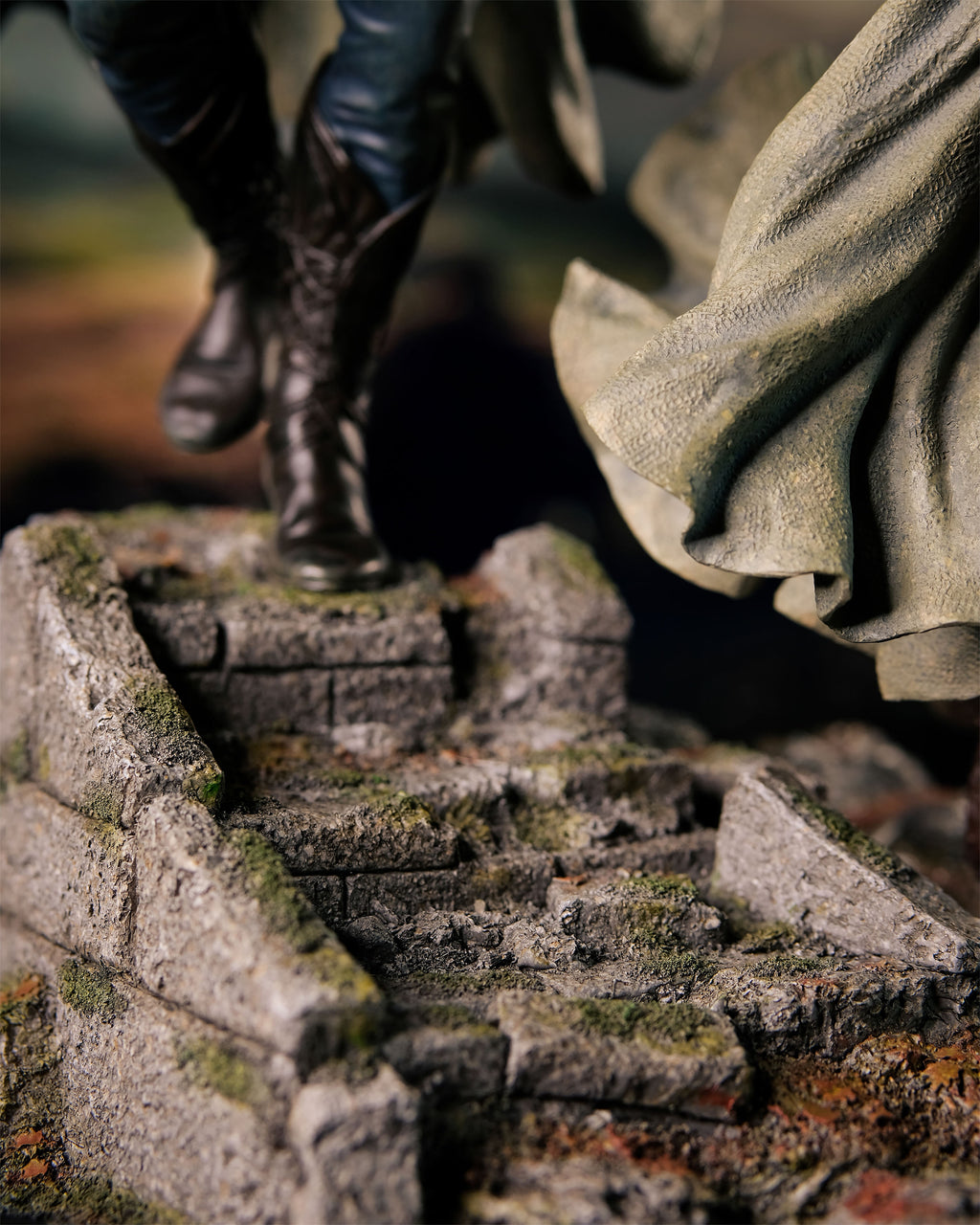 Product image The Lord of the Rings - Legolas and Gimli Deluxe Figure 46 cm