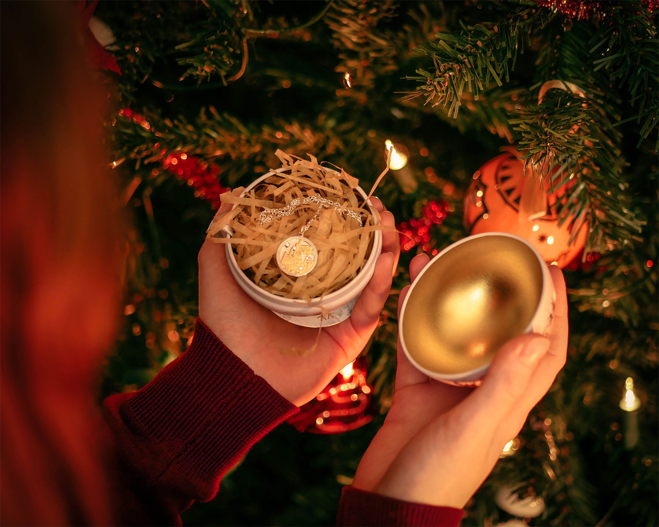Zdjęcie produktu Harry Potter - Bombka świąteczna Yule Ball z naszyjnikiem