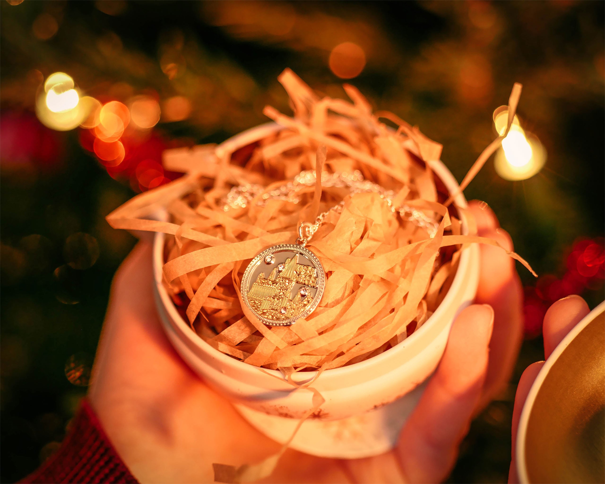 Zdjęcie produktu Harry Potter - Bombka świąteczna Yule Ball z naszyjnikiem