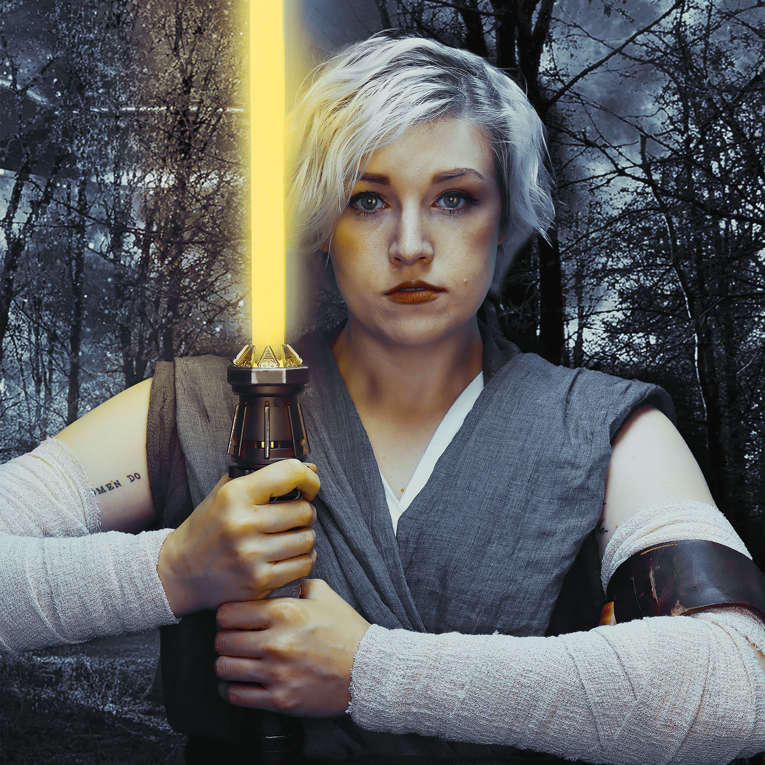 Zdjęcie produktu Star Wars - Rey Skywalker Force FX Elite Miecz Świetlny