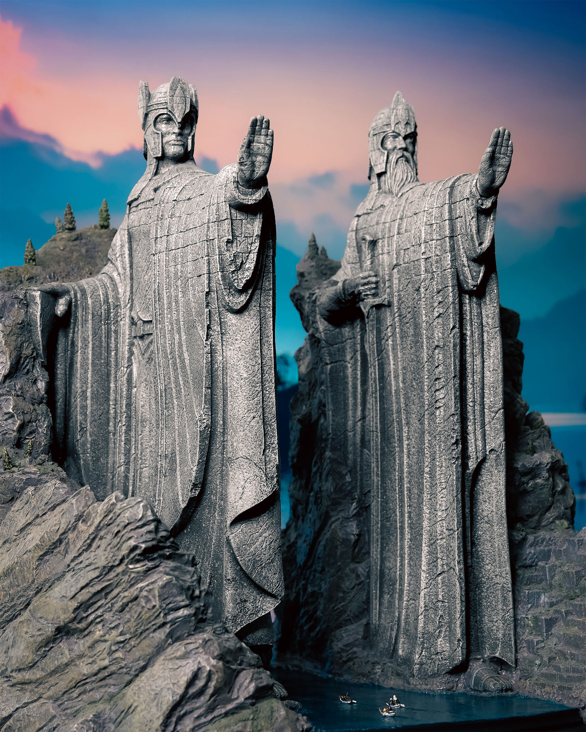 Zdjęcie produktu Władca Pierścieni - Argonath Environment Figurka deluxe 34 cm