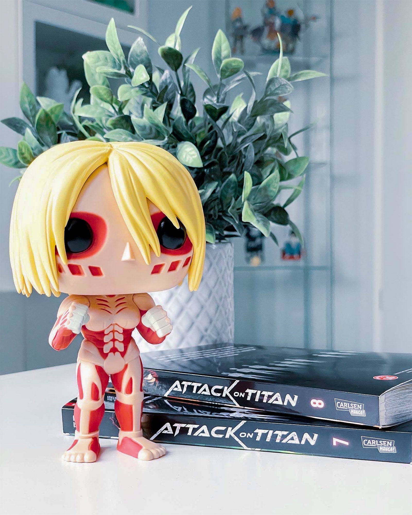 Zdjęcie produktu Attack on Titan - Kobiecy Tytan Glow in the Dark Funko Pop Figurka 15cm
