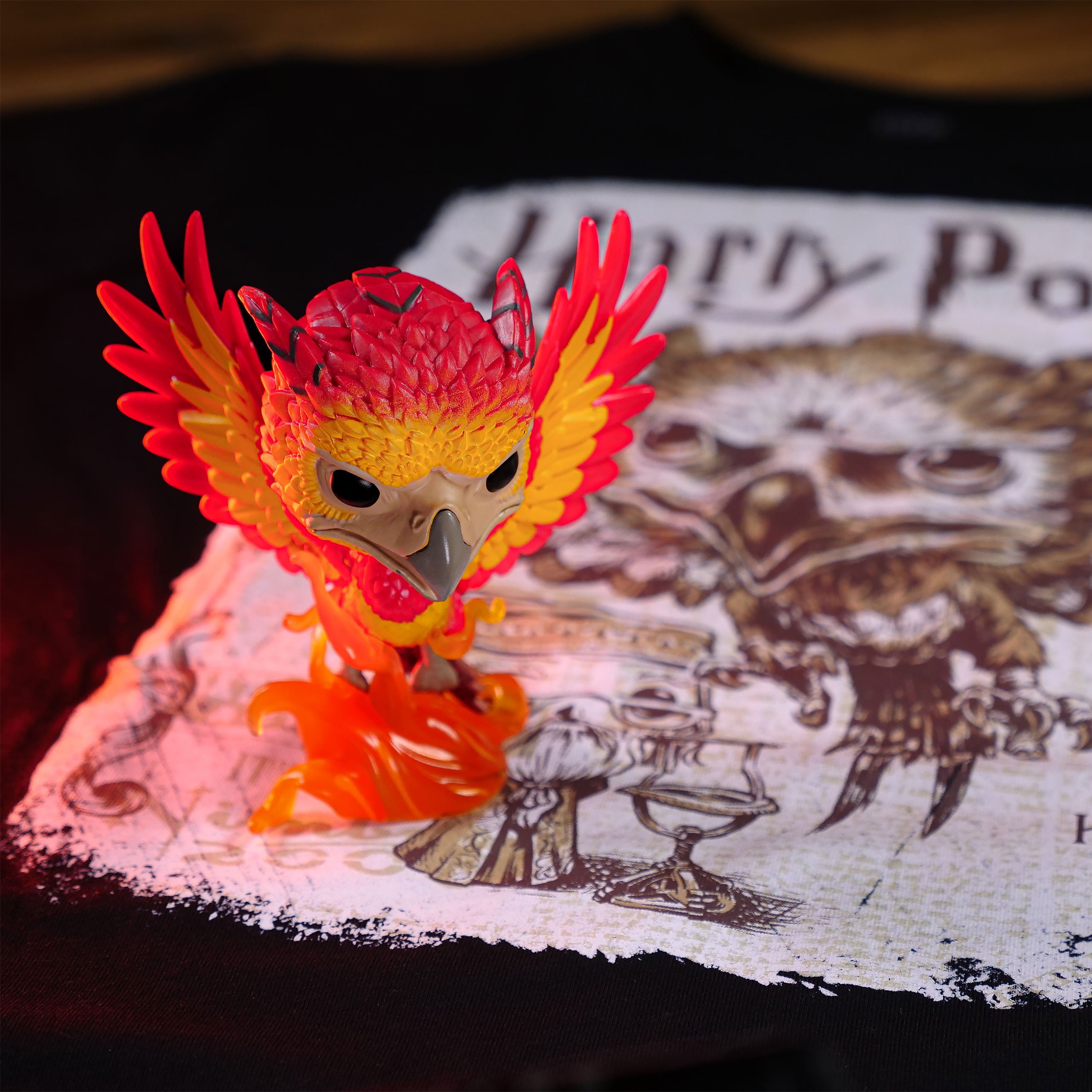 Zdjęcie produktu Koszulka Fawkes z figurką Funko Pop Glow in the Dark - Harry Potter