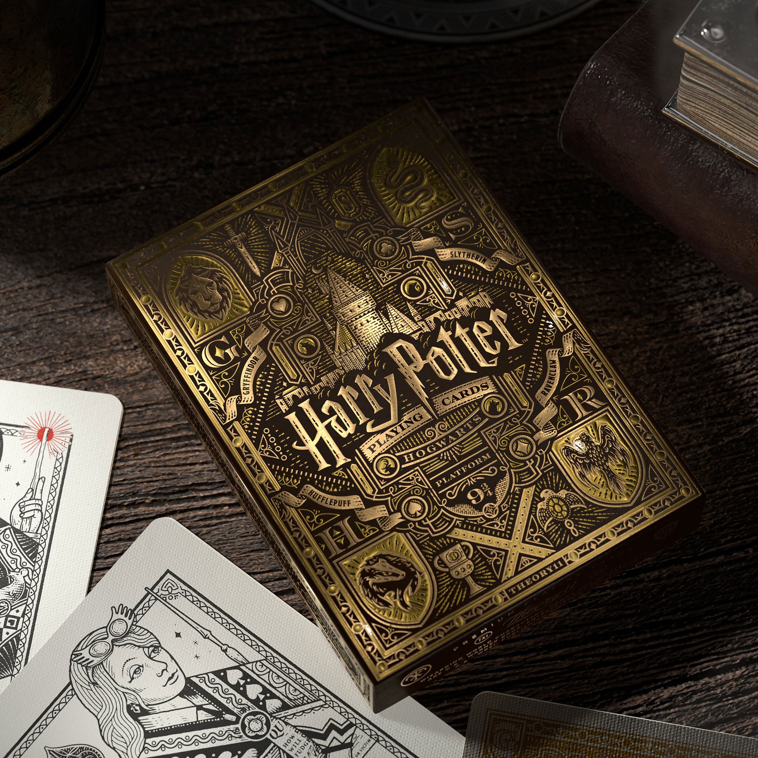 Zdjęcie produktu Harry Potter - Hufflepuff Gra Karciana Deluxe Edition