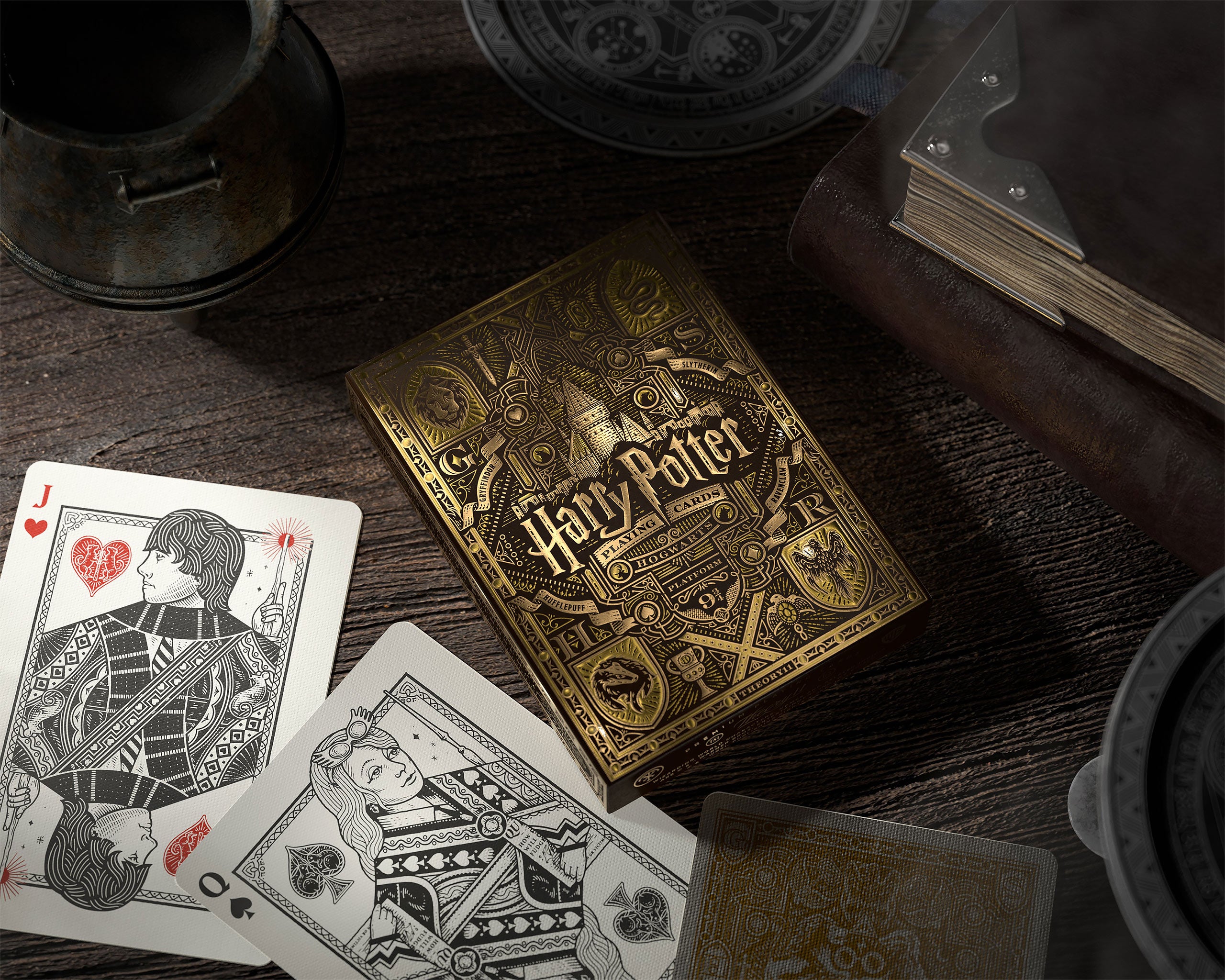 Zdjęcie produktu Harry Potter - Hufflepuff Gra Karciana Deluxe Edition