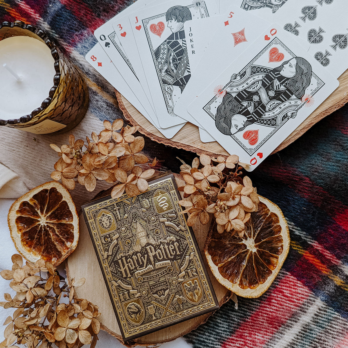 Zdjęcie produktu Harry Potter - Hufflepuff Gra Karciana Deluxe Edition