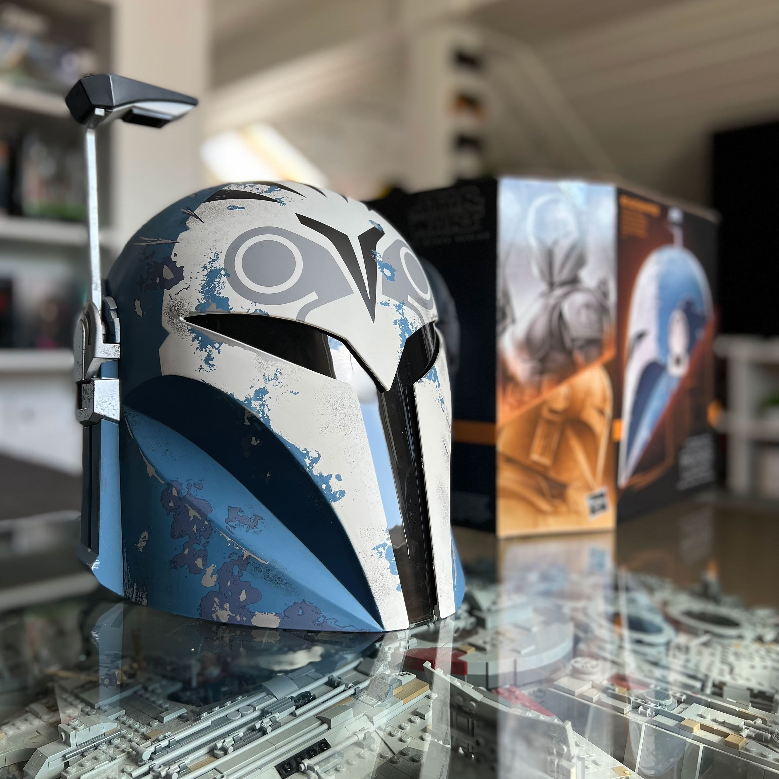 Zdjęcie produktu Replika Premium Hełmu Bo-Katan Re-Armored z efektami świetlnymi - Star Wars The Mandalorian