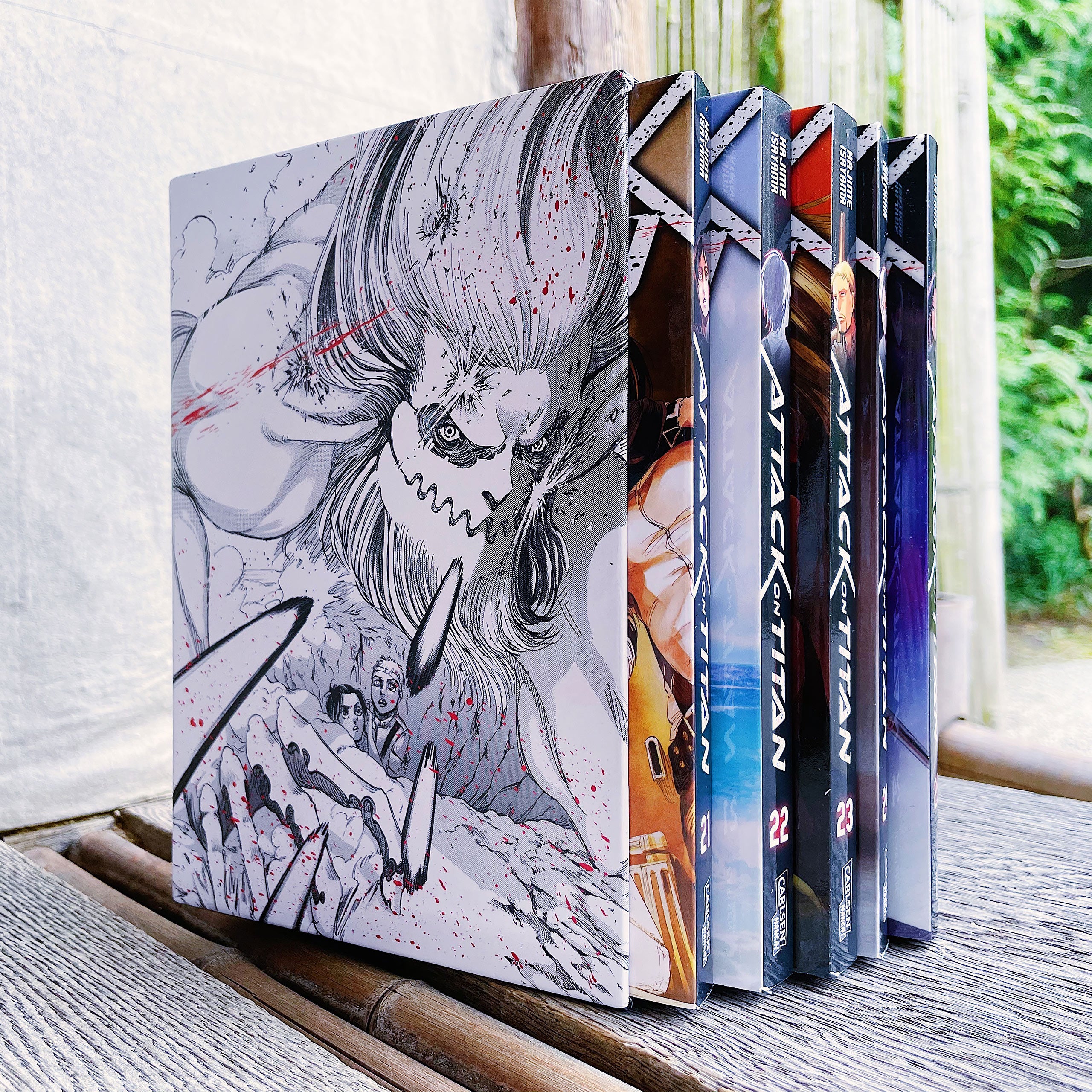 Zdjęcie produktu Attack on Titan - Kolekcjonerskie pudełko tomy 21-25