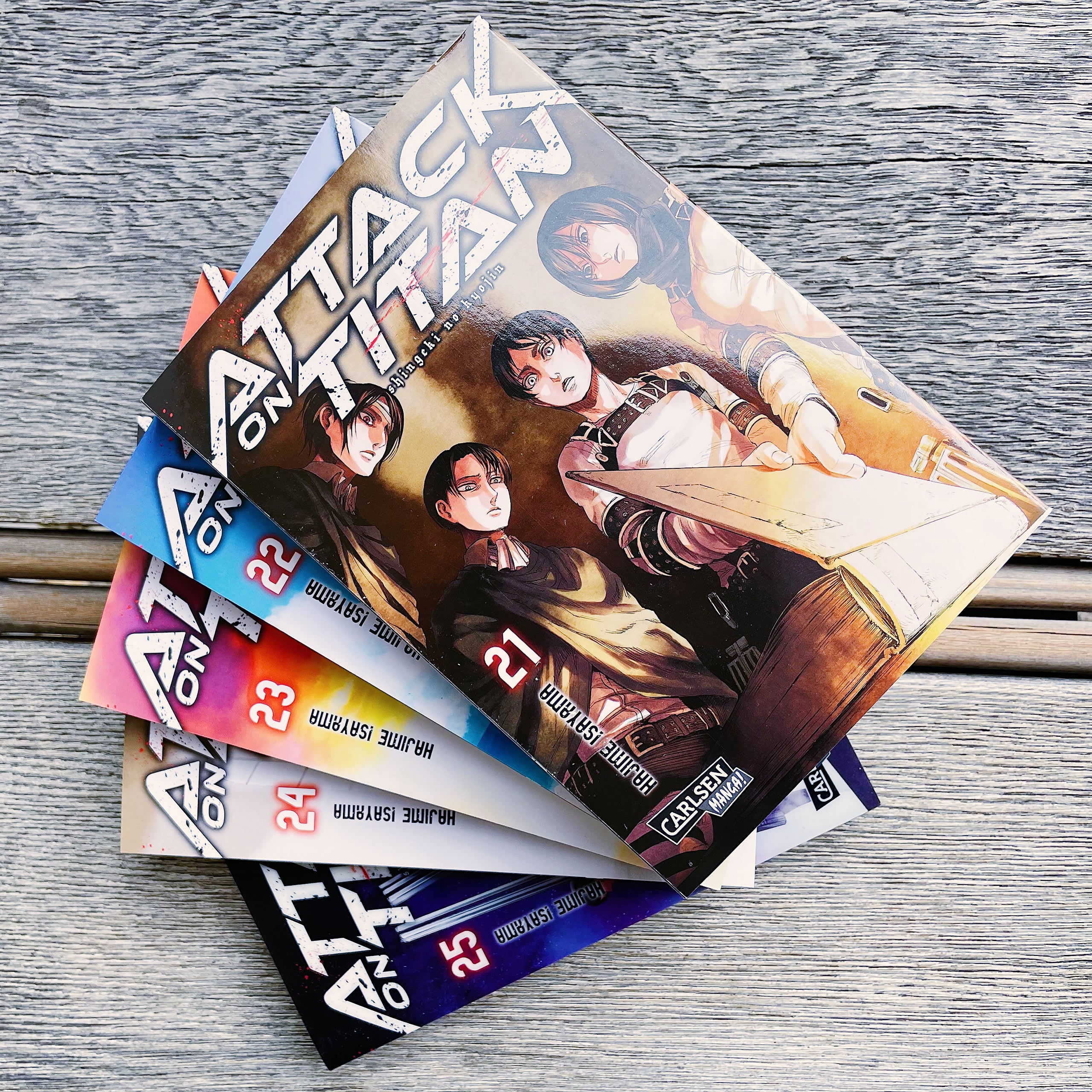 Zdjęcie produktu Attack on Titan - Kolekcjonerskie pudełko tomy 21-25