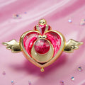 Zdjęcie produktu Sailor Moon - Broszka Crisis Moon Compact z efektami świetlnymi i dźwiękowymi
