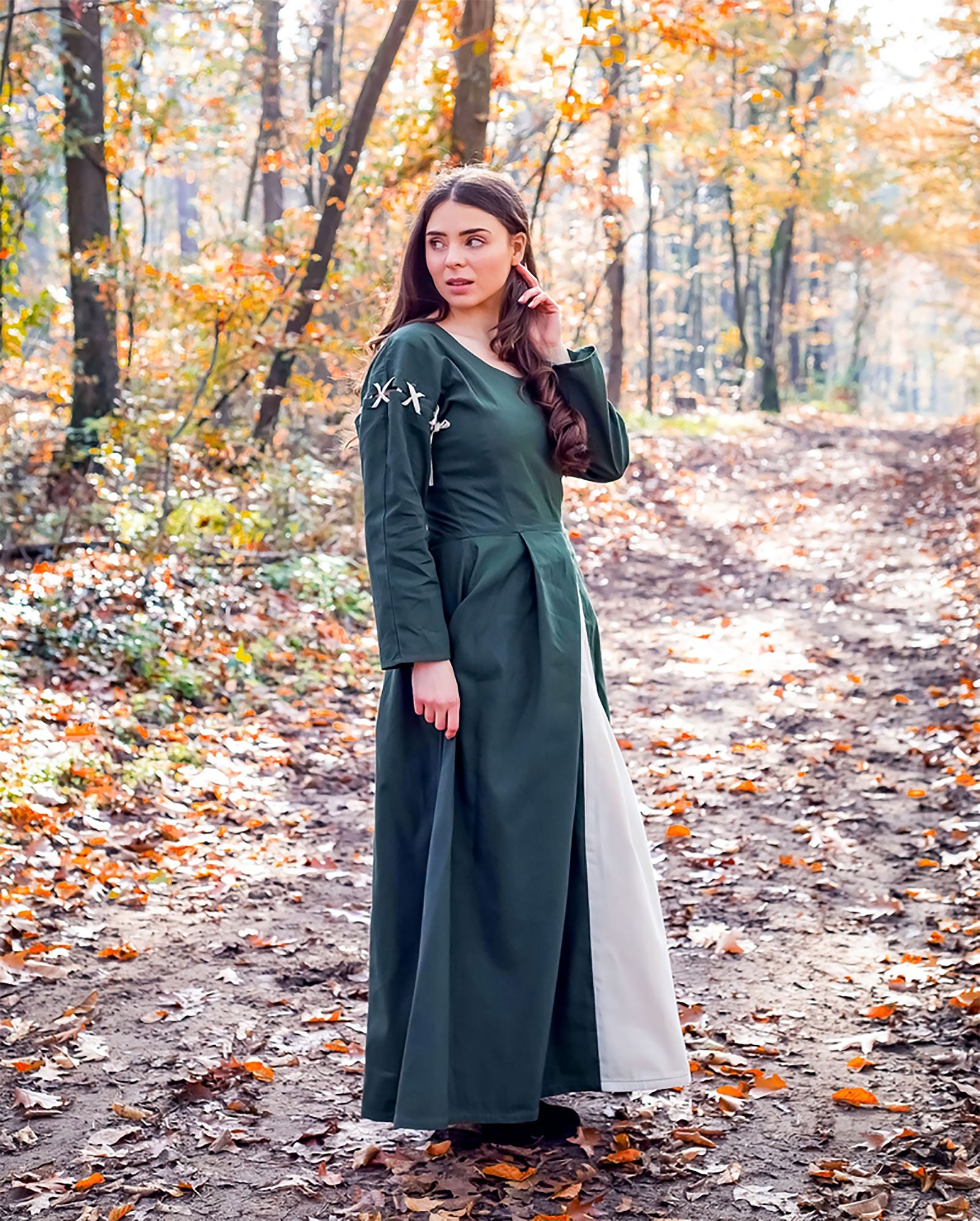 Zdjęcie produktu Średniowieczna sukienka Larina zielono-beżowa