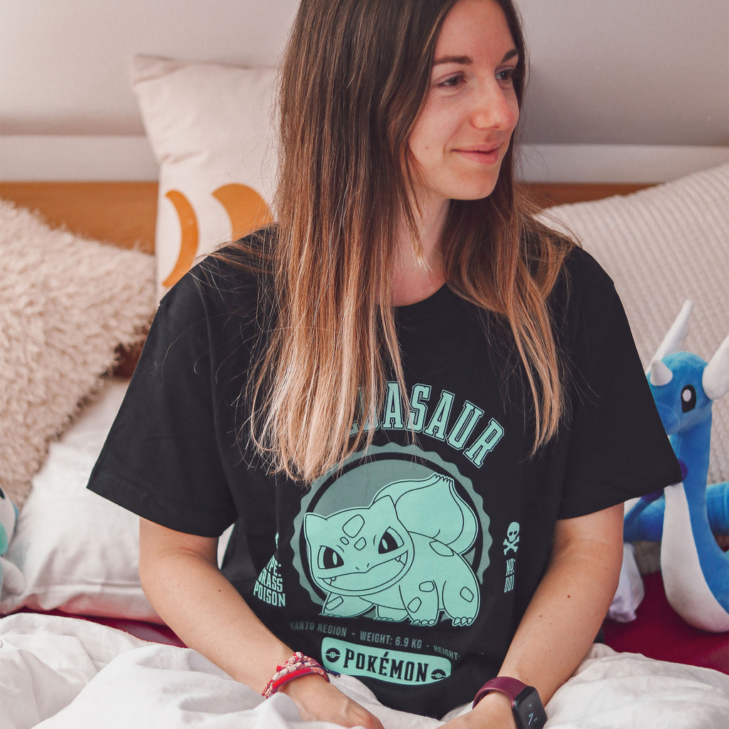 Zdjęcie produktu Pokemon - Bisasam College T-Shirt czarne