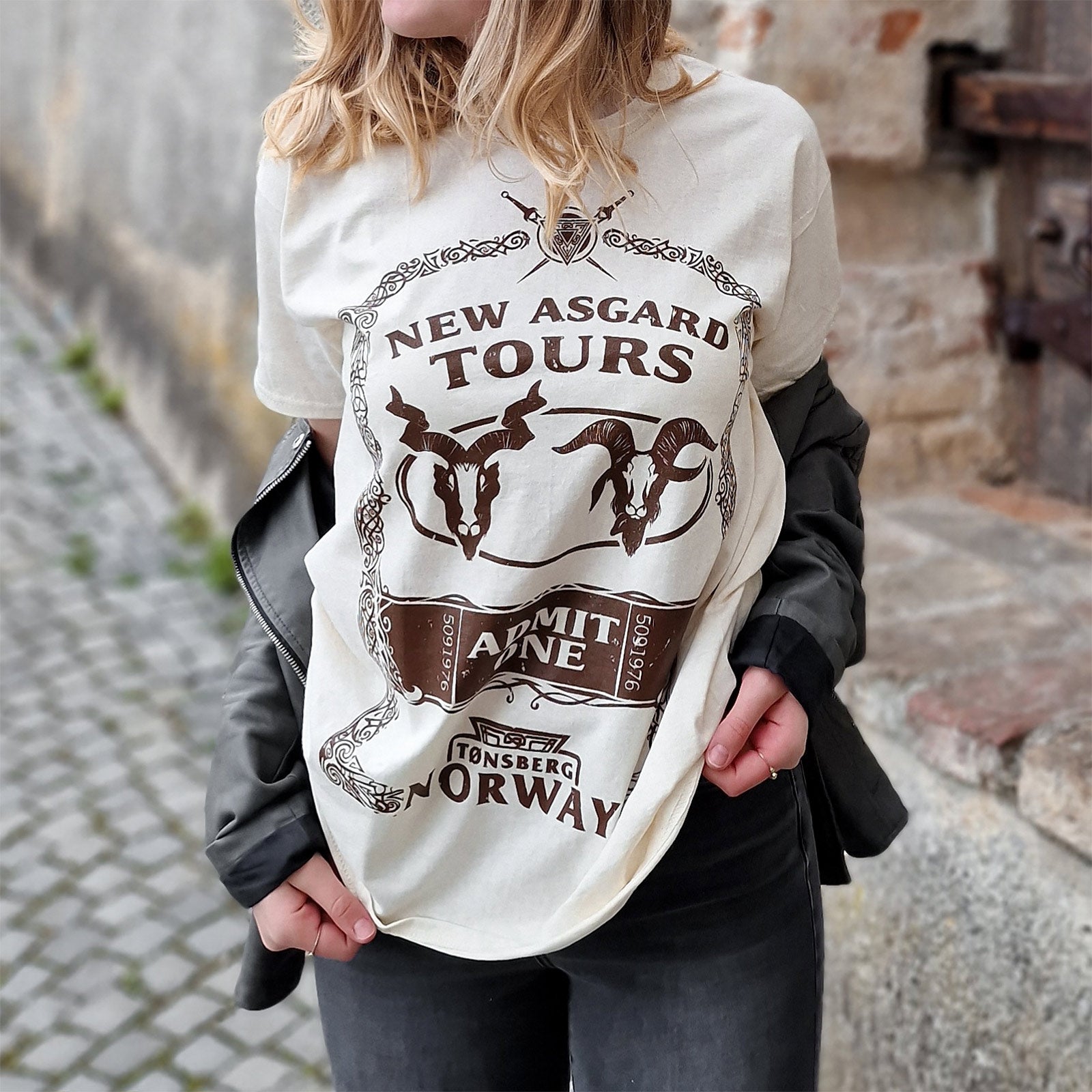 Zdjęcie produktu Thor Love & Thunder - Koszulka New Asgard Tours