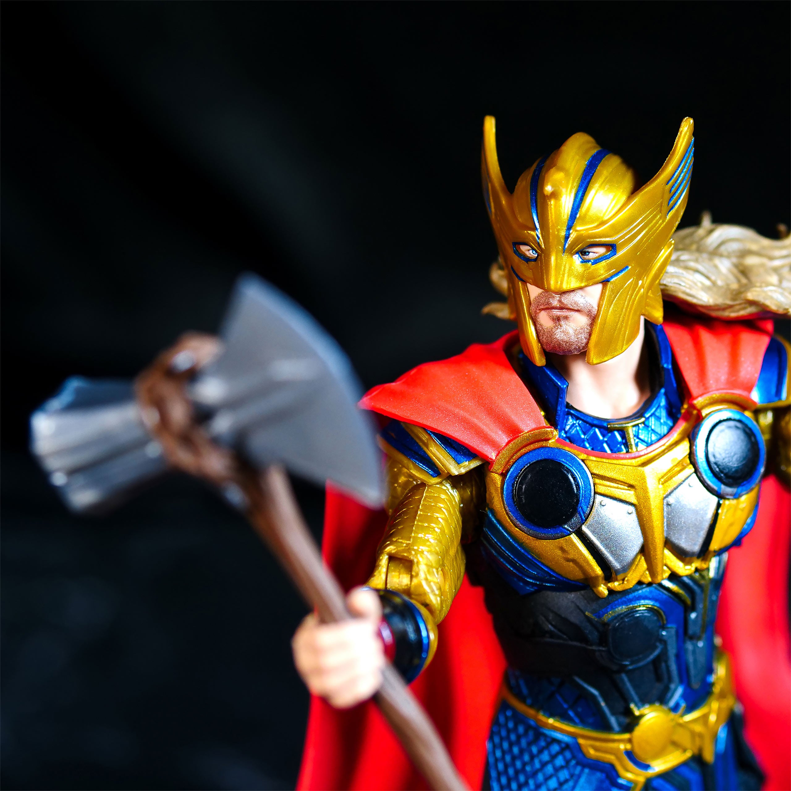 Zdjęcie produktu Thor: Miłość i Grom - Figurka Thora