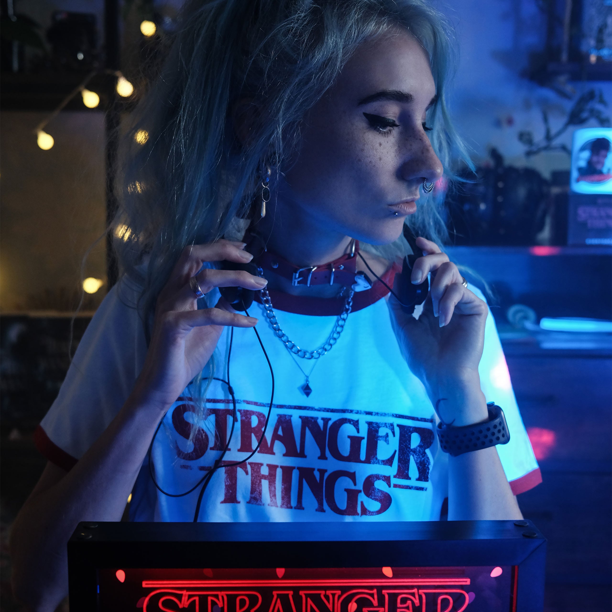 Zdjęcie produktu Stranger Things - Distressed Logo Crop Top biały