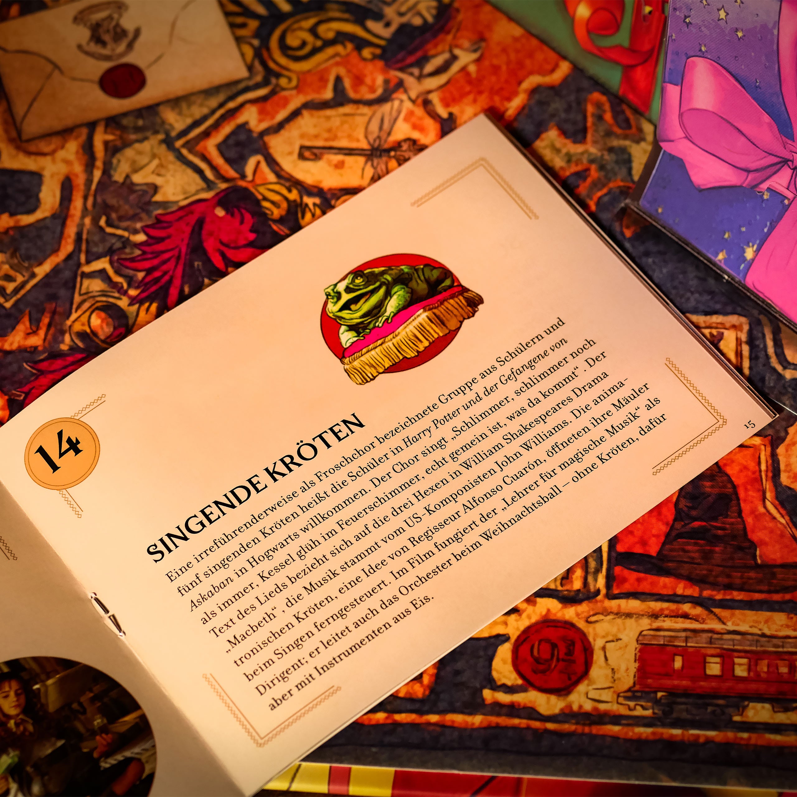Zdjęcie produktu Harry Potter - Święta z Hedwigą - Wielka książka adwentowa Pop-up