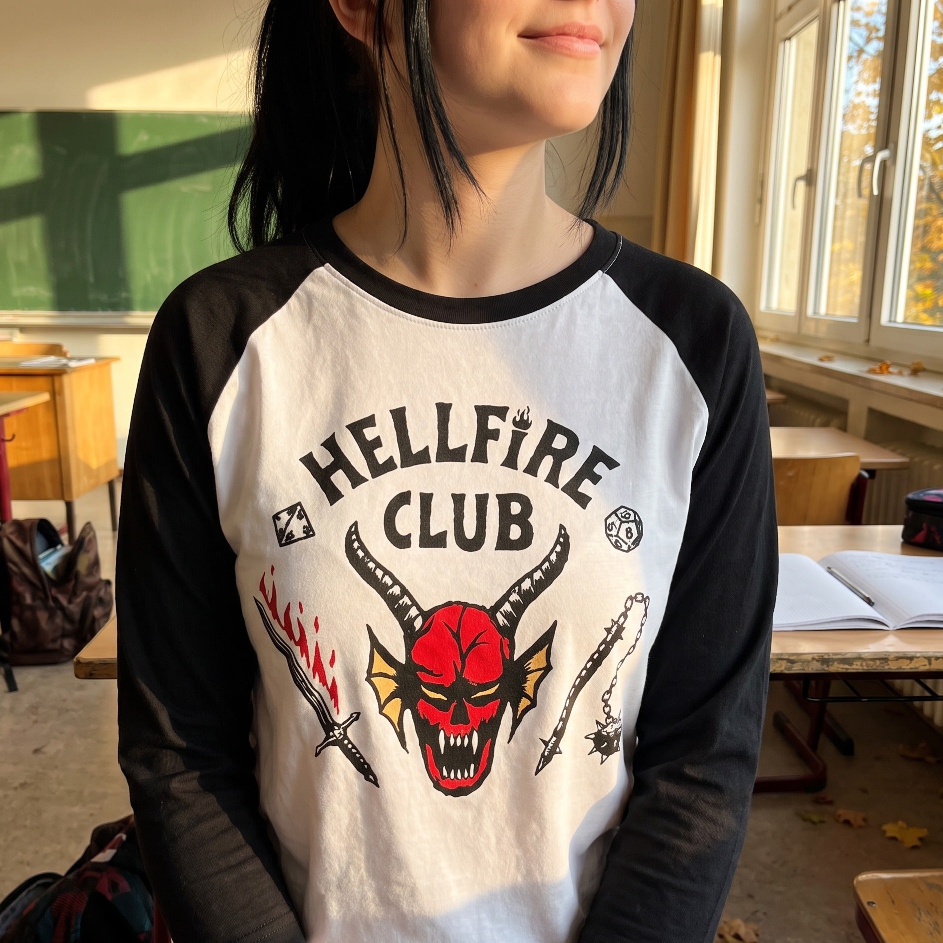 Zdjęcie produktu Stranger Things - Longsleeve ze stemplem Hellfire Club