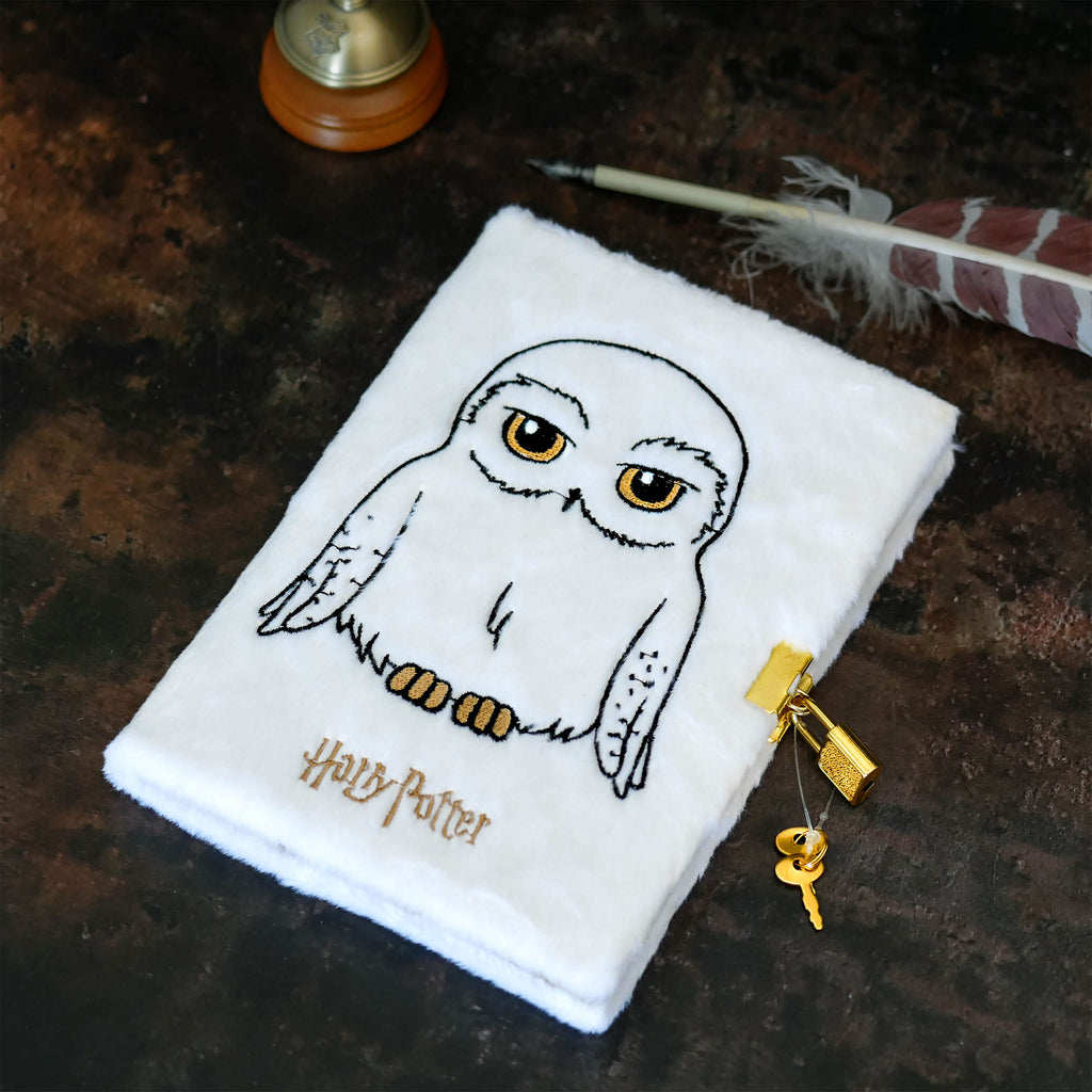 Zdjęcie produktu Harry Potter - Pluszowy Notatnik Hedwiga A5 z Zamkiem