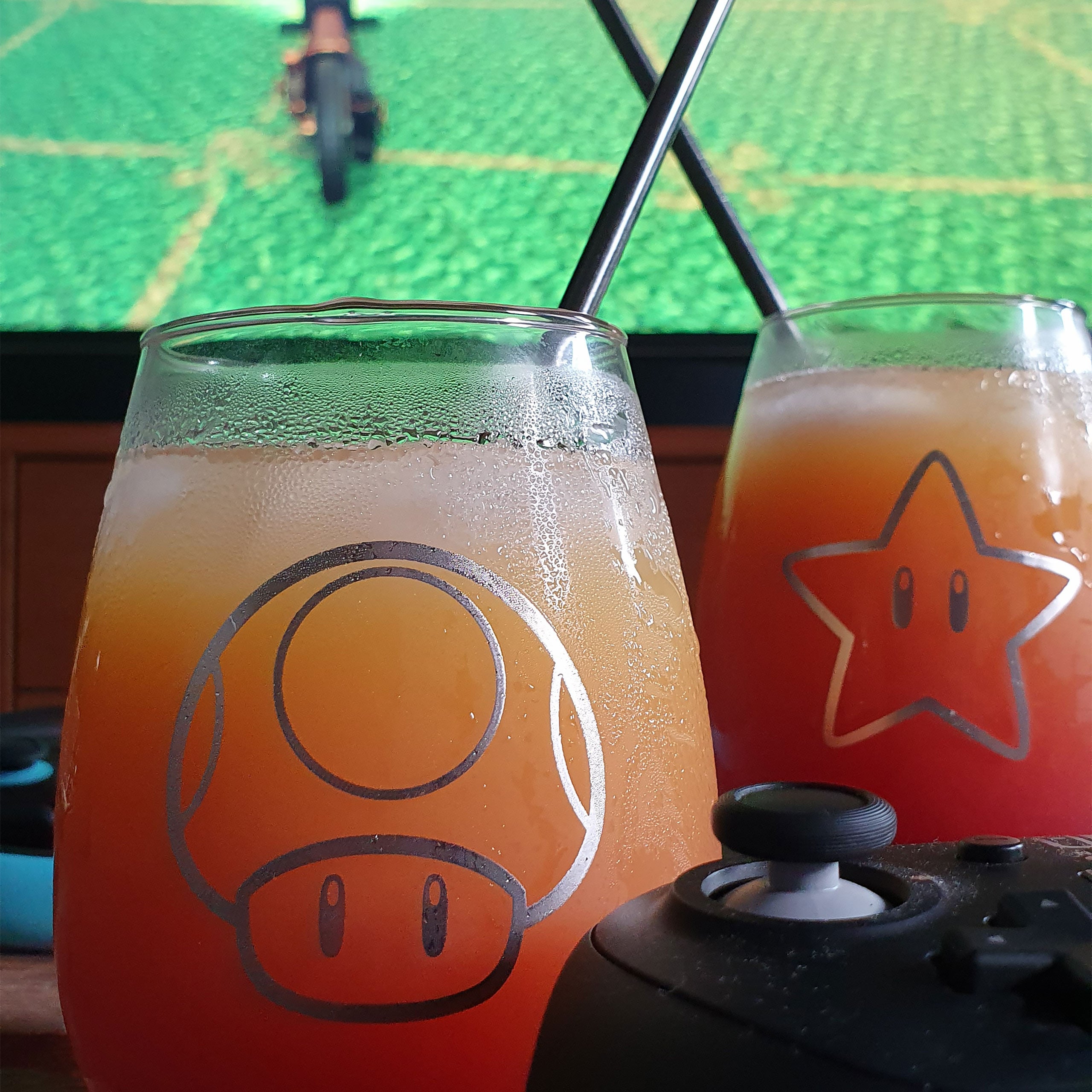 Zdjęcie produktu Super Mario - Zestaw 2 szklanek z Gwiazdką i Super Grzybem