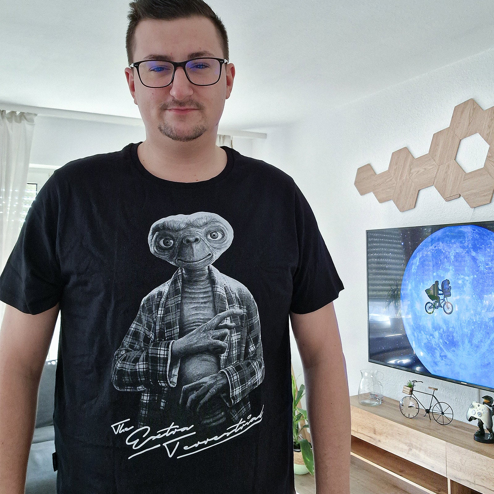 Zdjęcie produktu E.T. - Monochromatyczna koszulka z postacią czarna