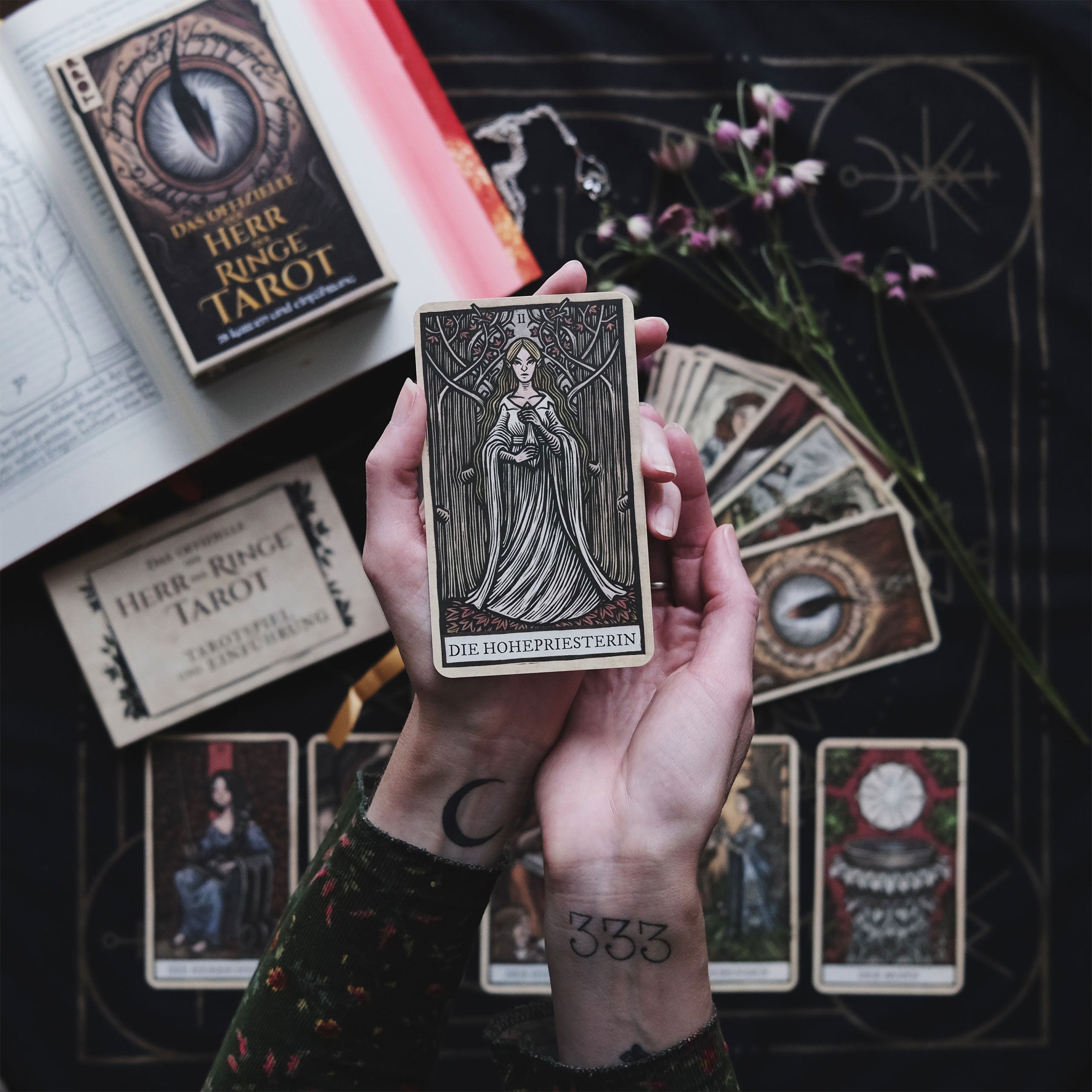 Zdjęcie produktu Tarot Władca Pierścieni - Gra karciana