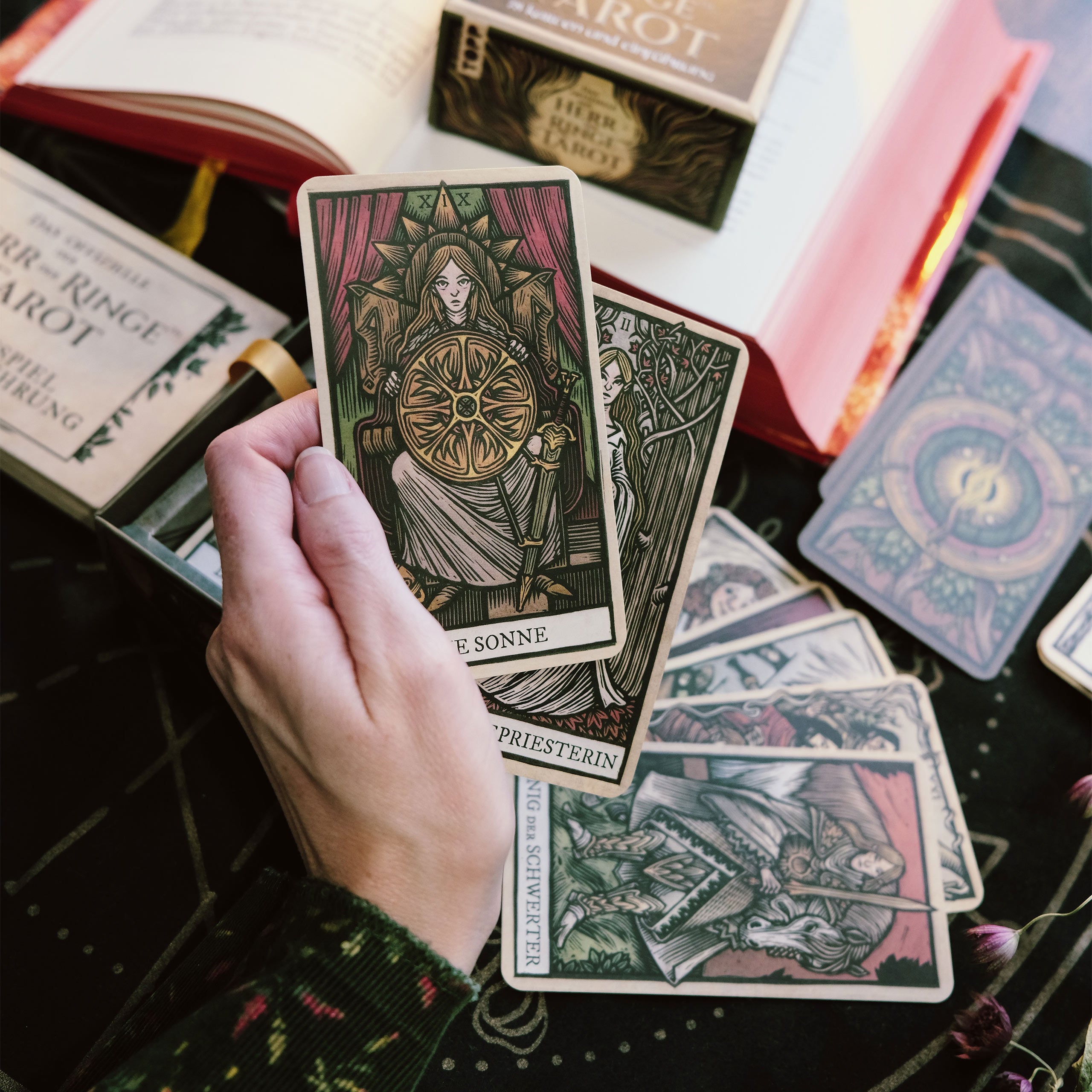 Zdjęcie produktu Tarot Władca Pierścieni - Gra karciana
