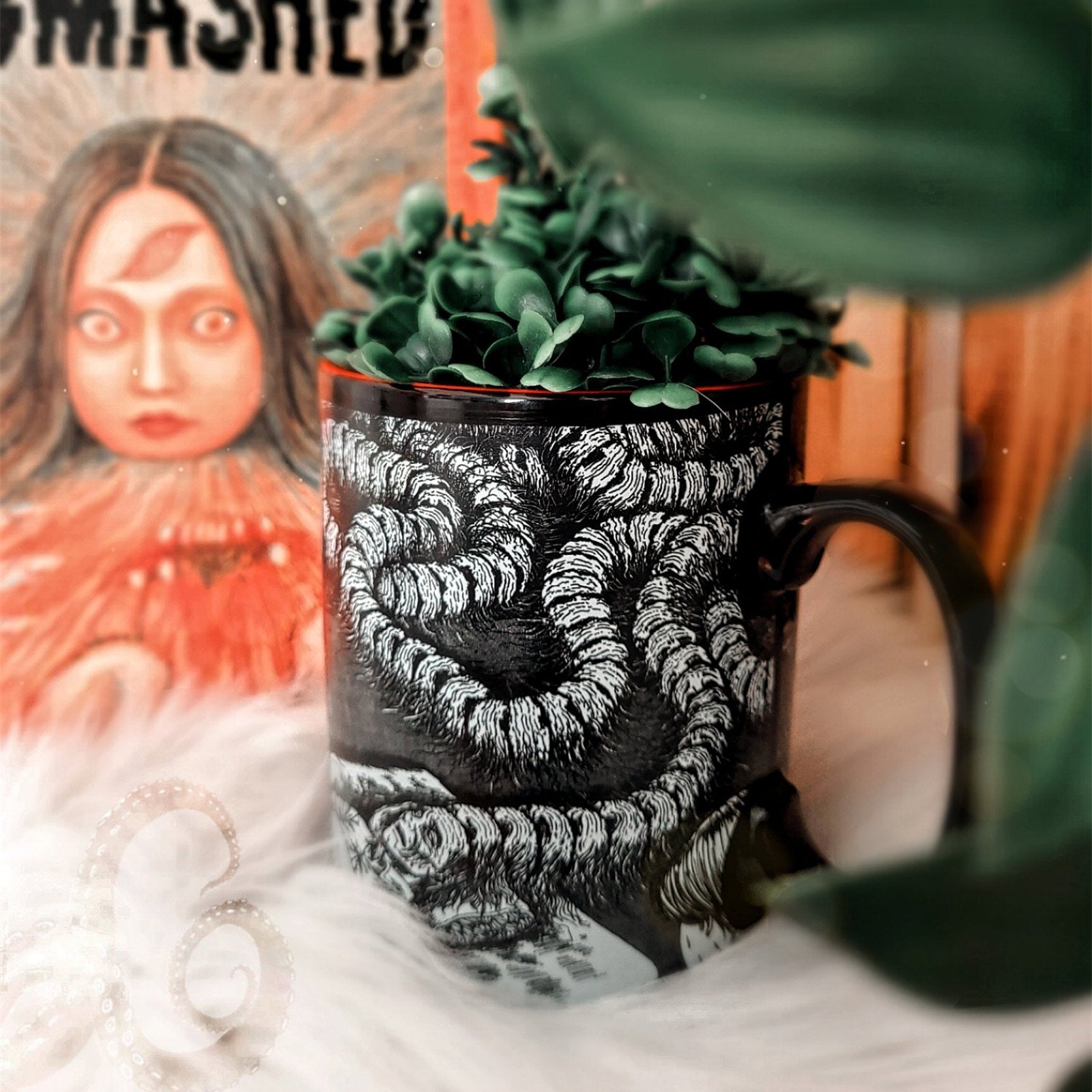 Zdjęcie produktu Junji Ito - Honored Ancestor Kubek z efektem termicznym
