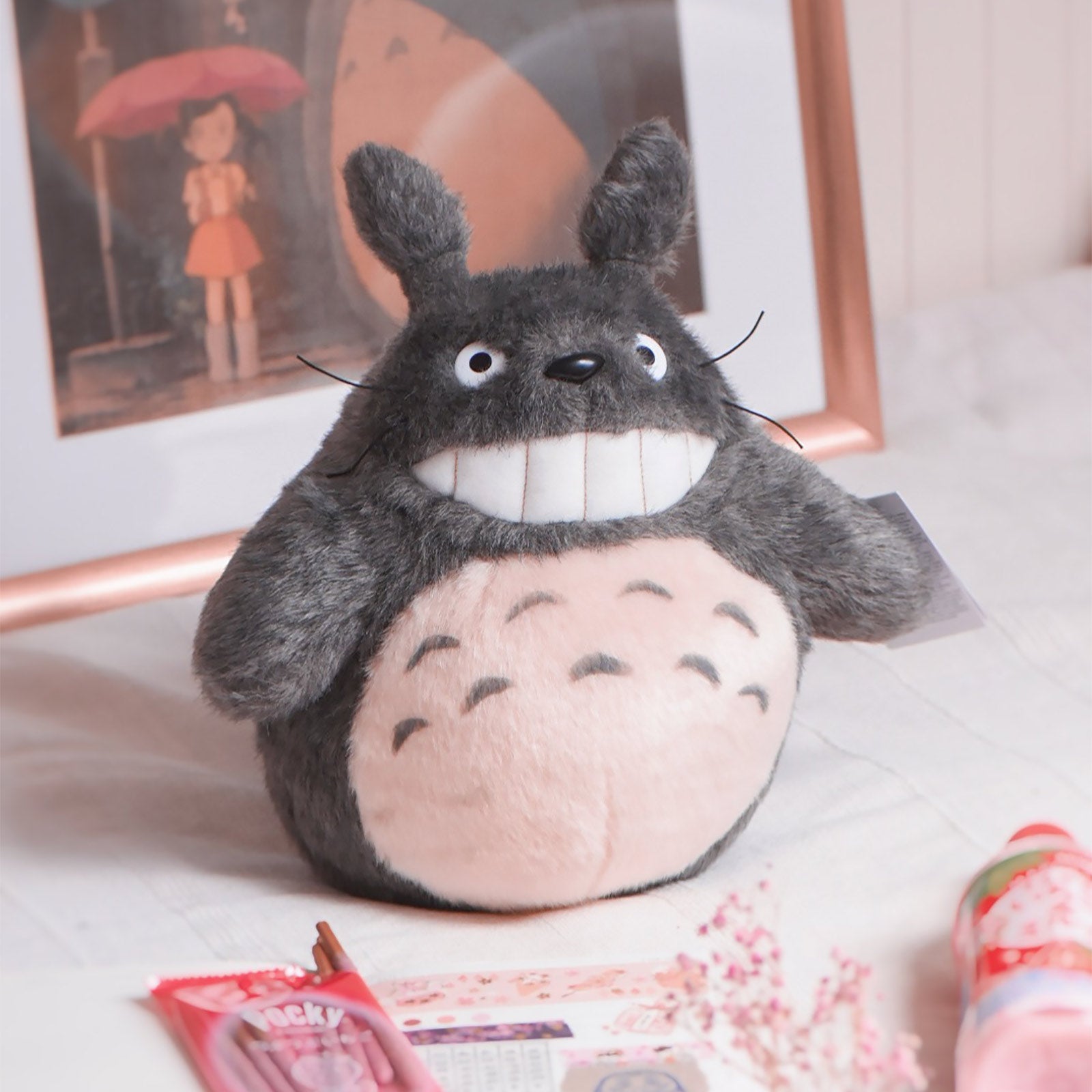 Zdjęcie produktu Totoro - Uśmiechnięta pluszowa figurka szara