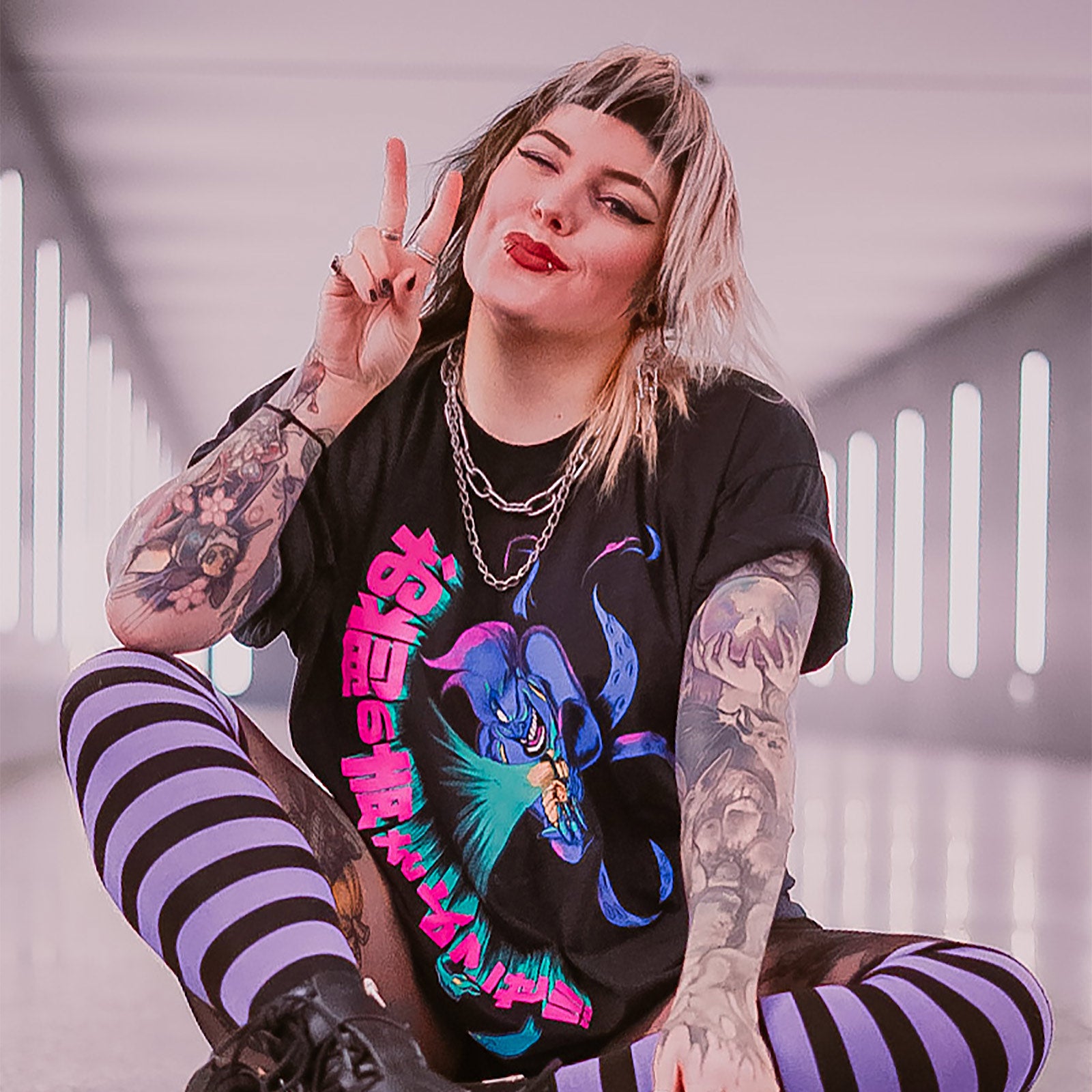 Zdjęcie produktu Disney - Japońska koszulka Ursula czarna