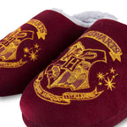 Zdjęcie produktu Harry Potter - Pluszowe kapcie z herbem Hogwartu czerwone