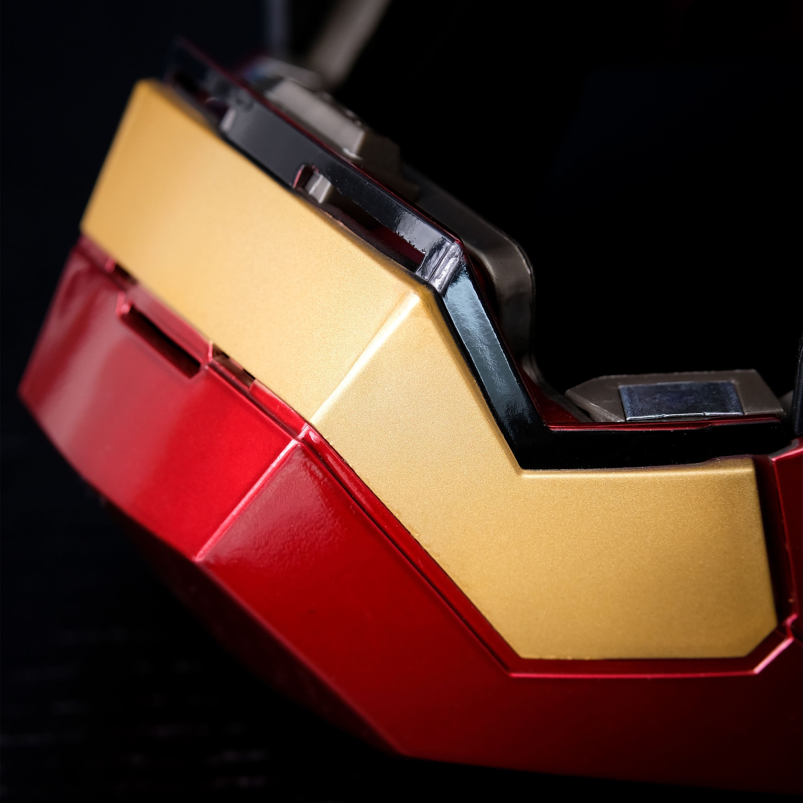 Product image Marvel Legends - Iron Man Electronic Helmet