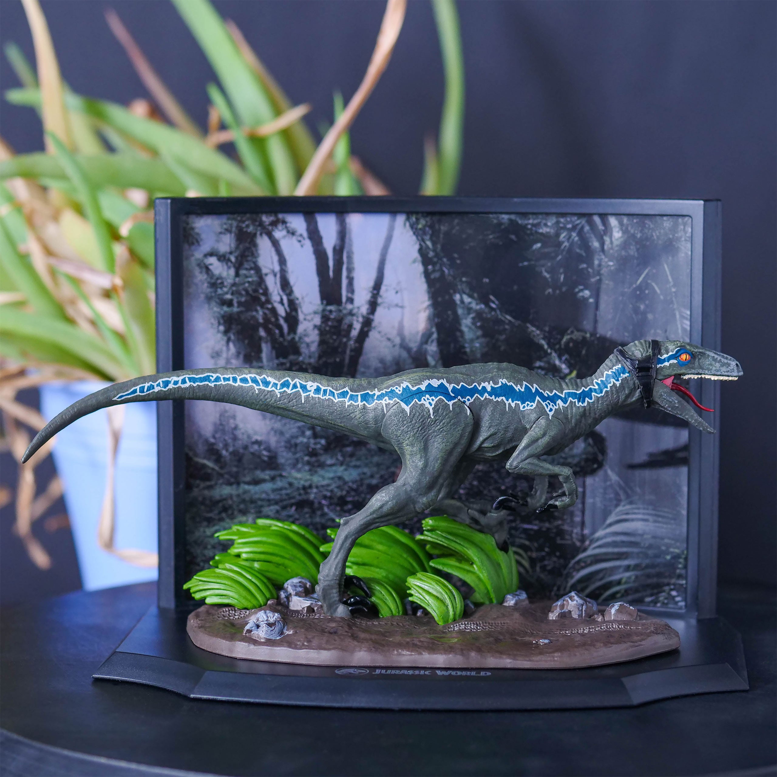 Zdjęcie produktu Jurassic Park - Blue Velociraptor Diorama Figura