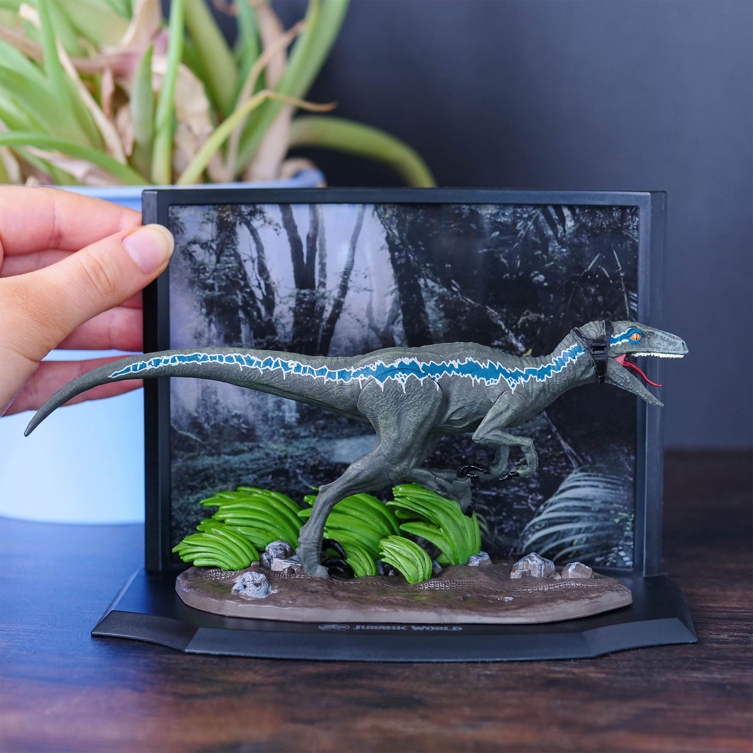 Zdjęcie produktu Jurassic Park - Blue Velociraptor Diorama Figura