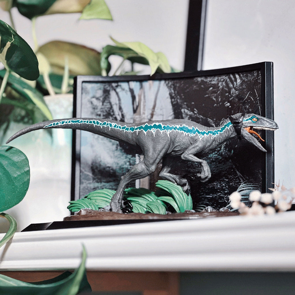 Zdjęcie produktu Jurassic Park - Blue Velociraptor Diorama Figura