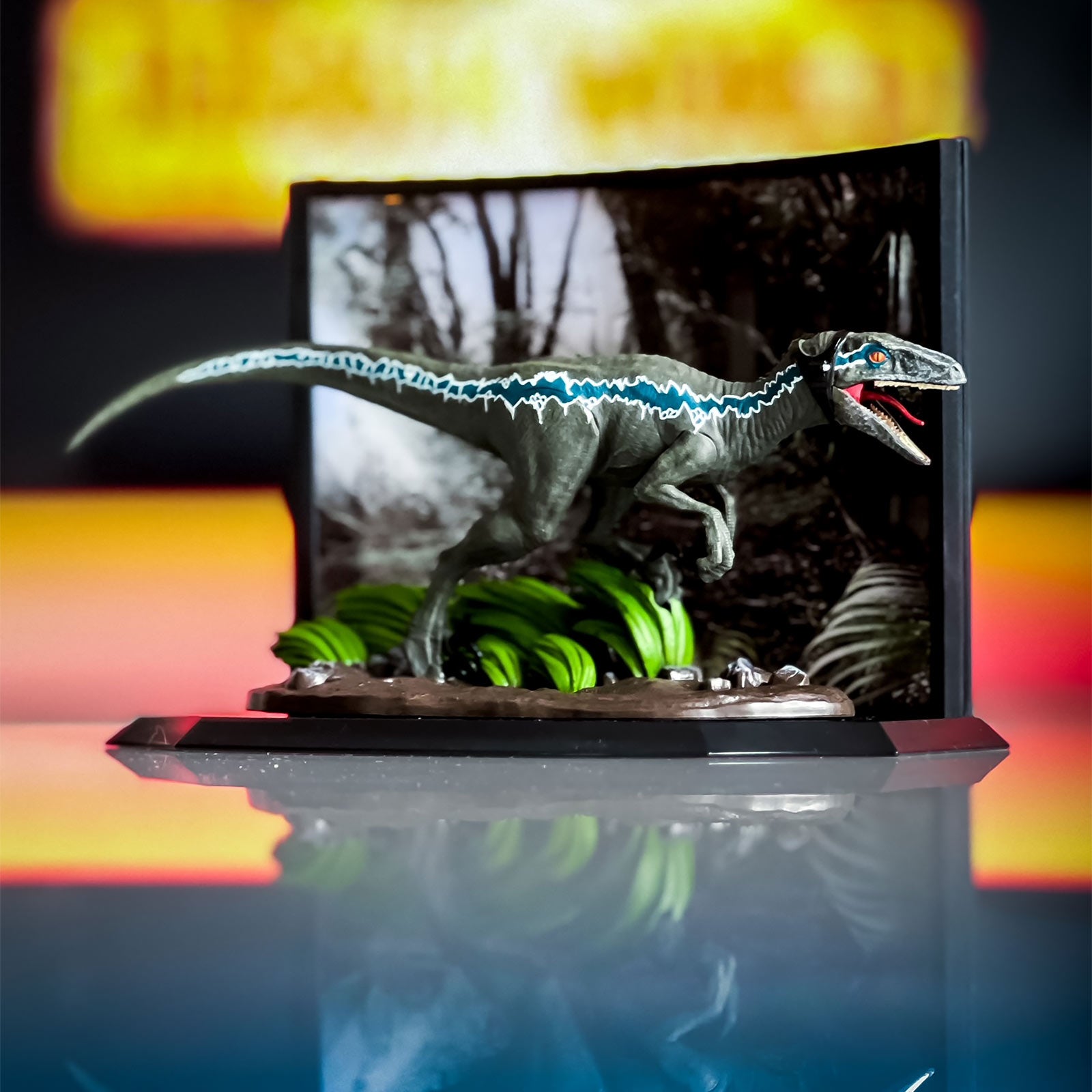 Zdjęcie produktu Jurassic Park - Blue Velociraptor Diorama Figura