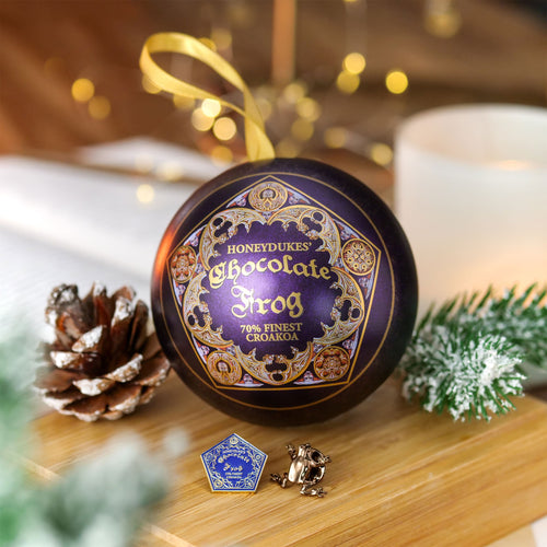 Zdjęcie produktu Harry Potter - Bombka świąteczna z czekoladową żabą i przypinkami