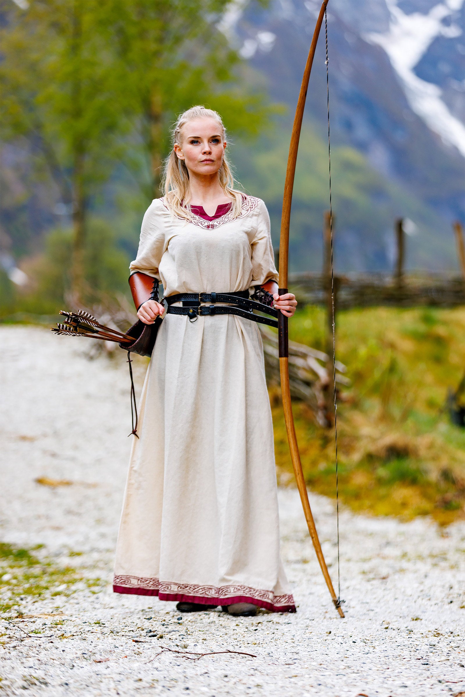 Zdjęcie produktu Suknia Wikingów Lagertha beżowo-czerwona