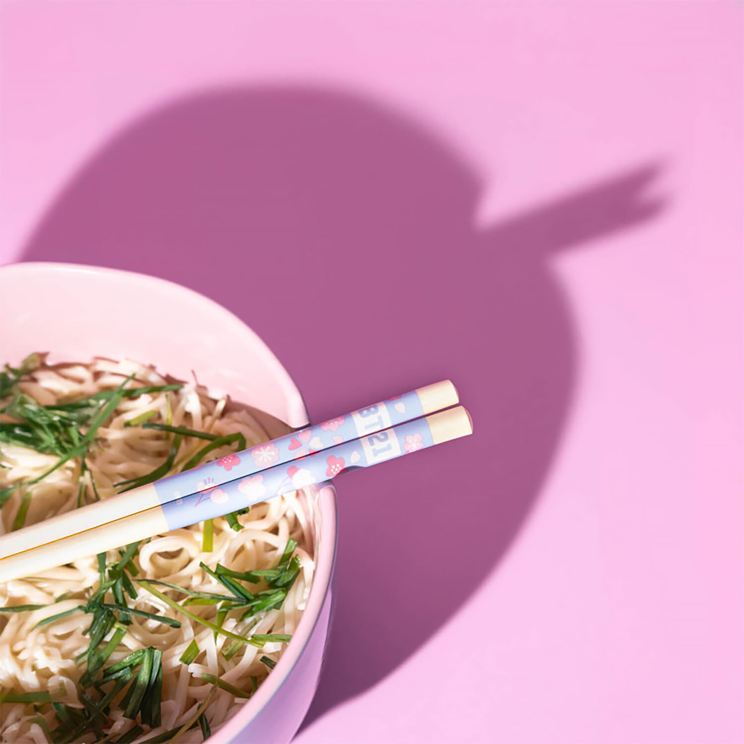 Zdjęcie produktu BT21 - Miseczka do ramen z pałeczkami z postaciami